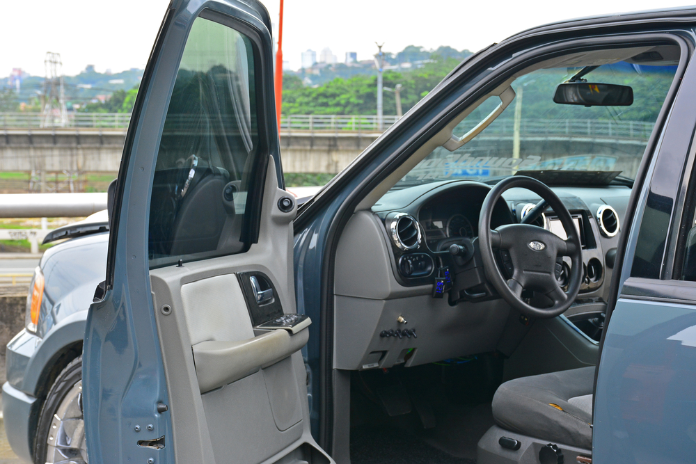 2021 Ford expedition with right door open