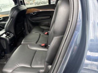 2022 Volvo XC90 Momentum