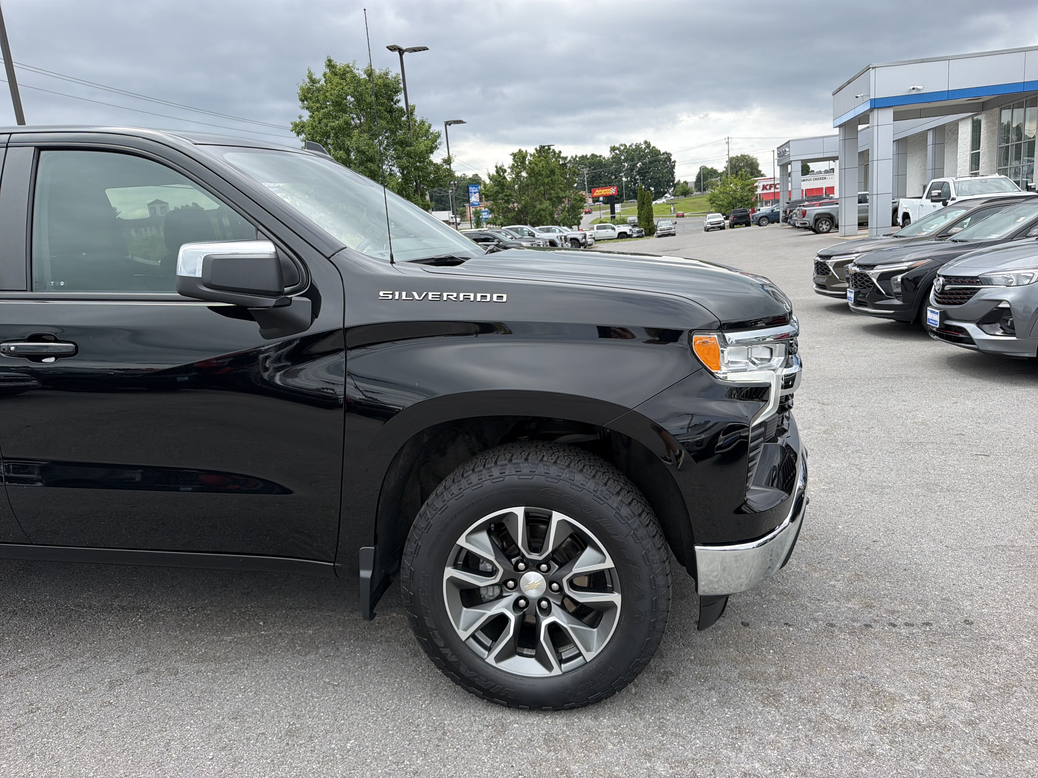 2023 Chevrolet Silverado 1500 LT (2FL)