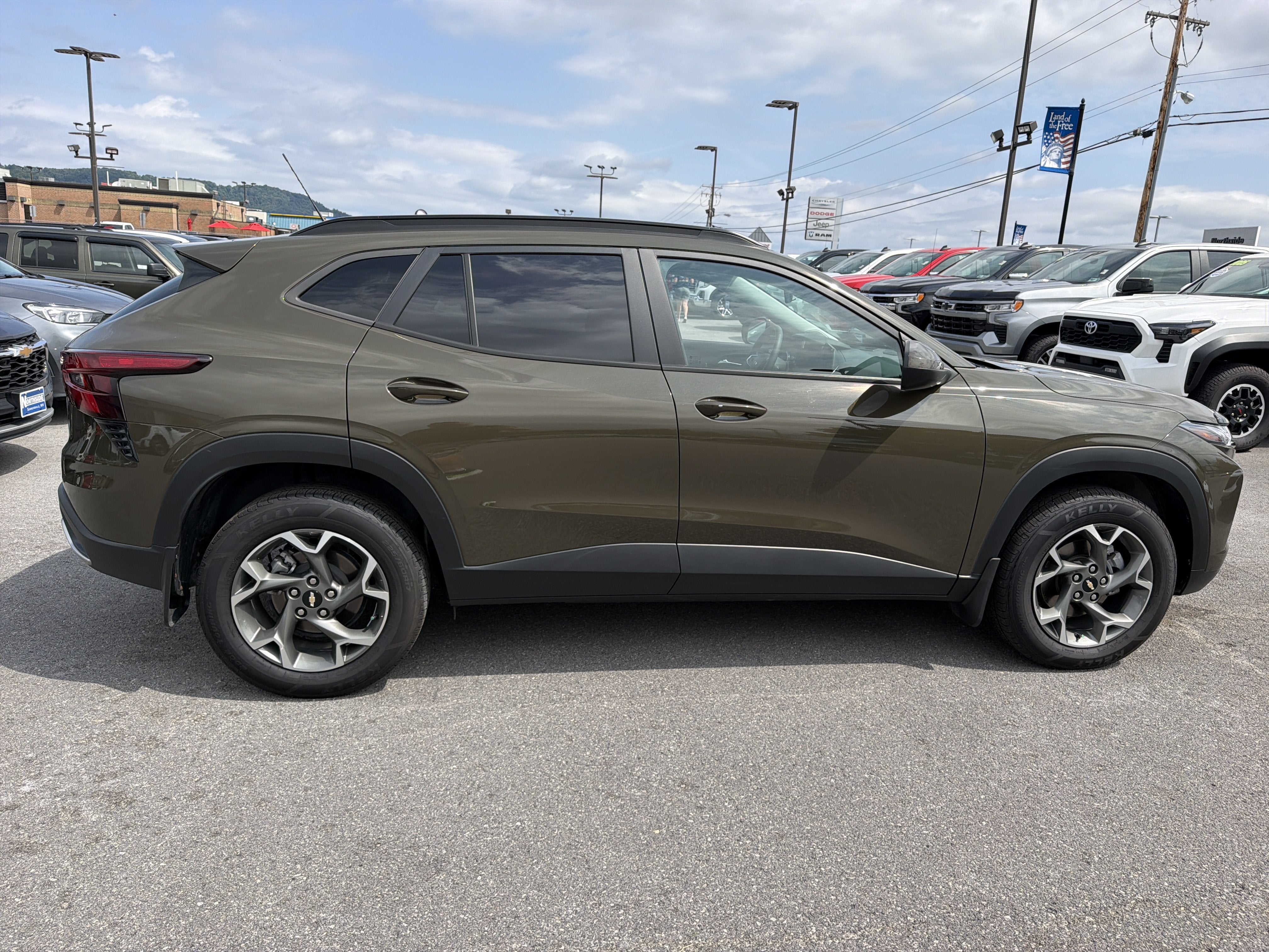 2024 Chevrolet Trax LT