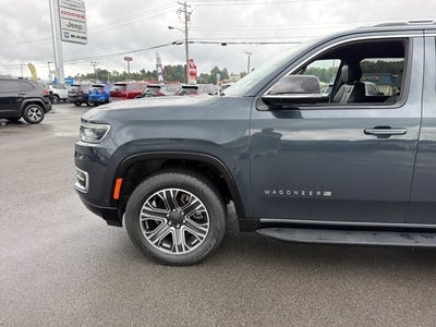 2023 Jeep Wagoneer Base