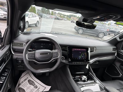 2023 Jeep Wagoneer Base