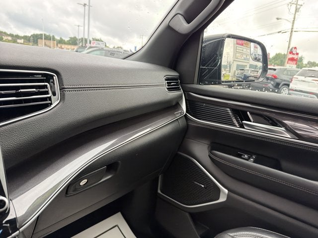 2023 Jeep Wagoneer Base