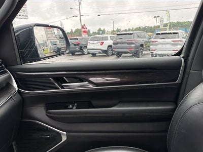 2023 Jeep Wagoneer Base