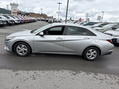 2022 Hyundai Elantra SE