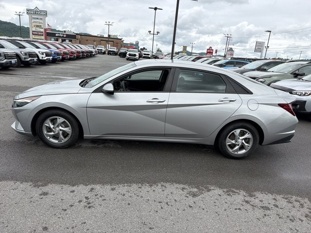 2022 Hyundai Elantra SE