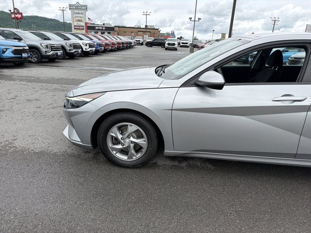 2022 Hyundai Elantra SE