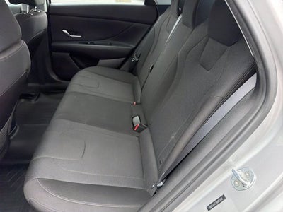 2022 Hyundai Elantra SE