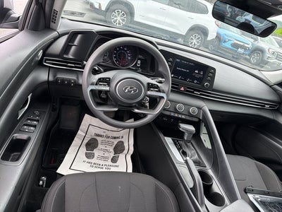 2022 Hyundai Elantra SE
