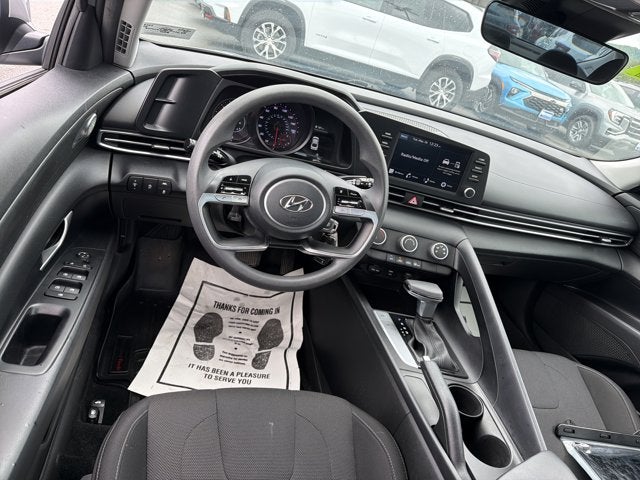 2022 Hyundai Elantra SE