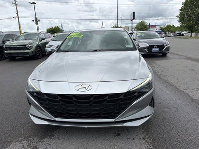 2022 Hyundai Elantra SE