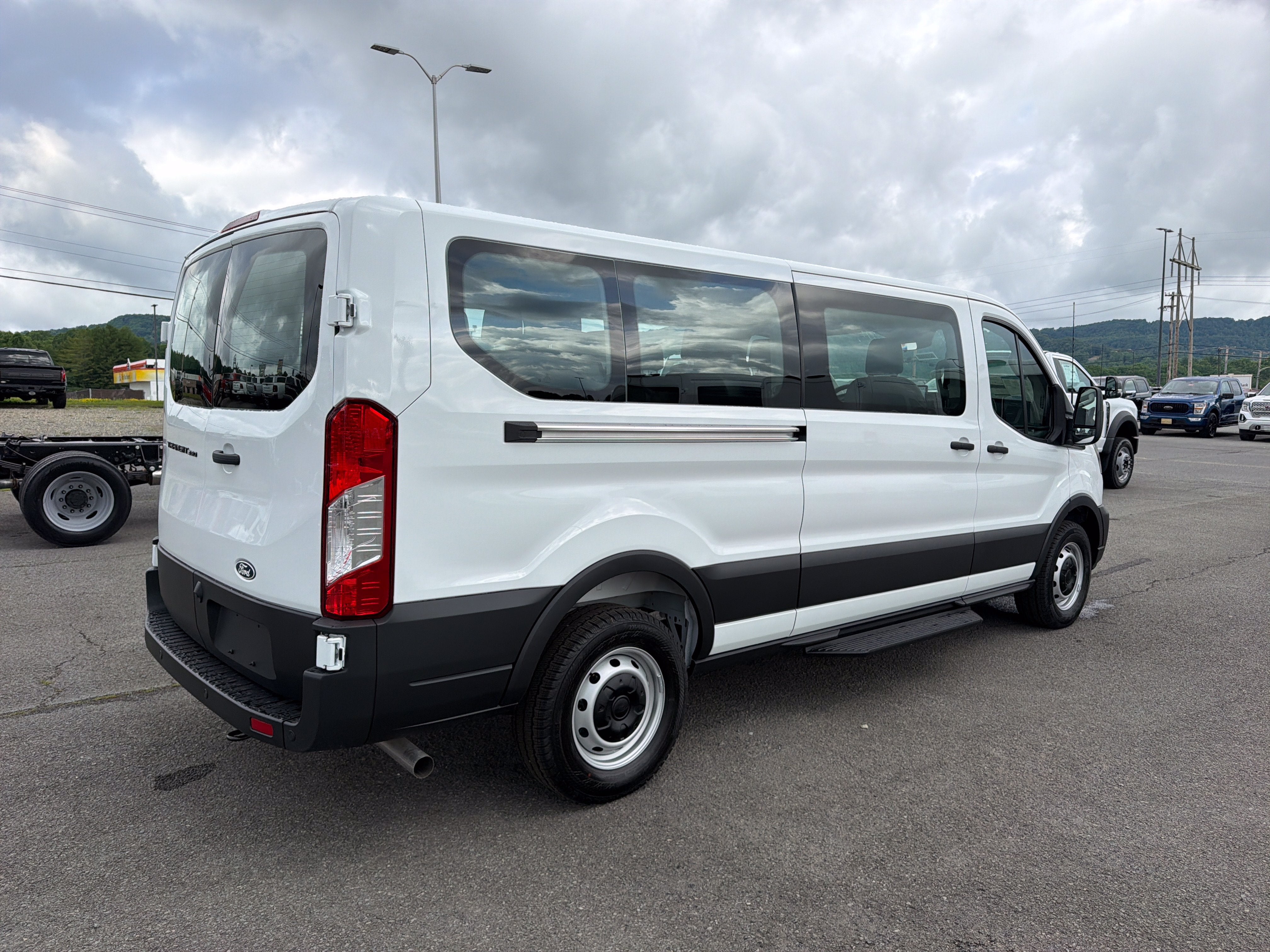 2026 Ford Transit Passenger Wagon XL