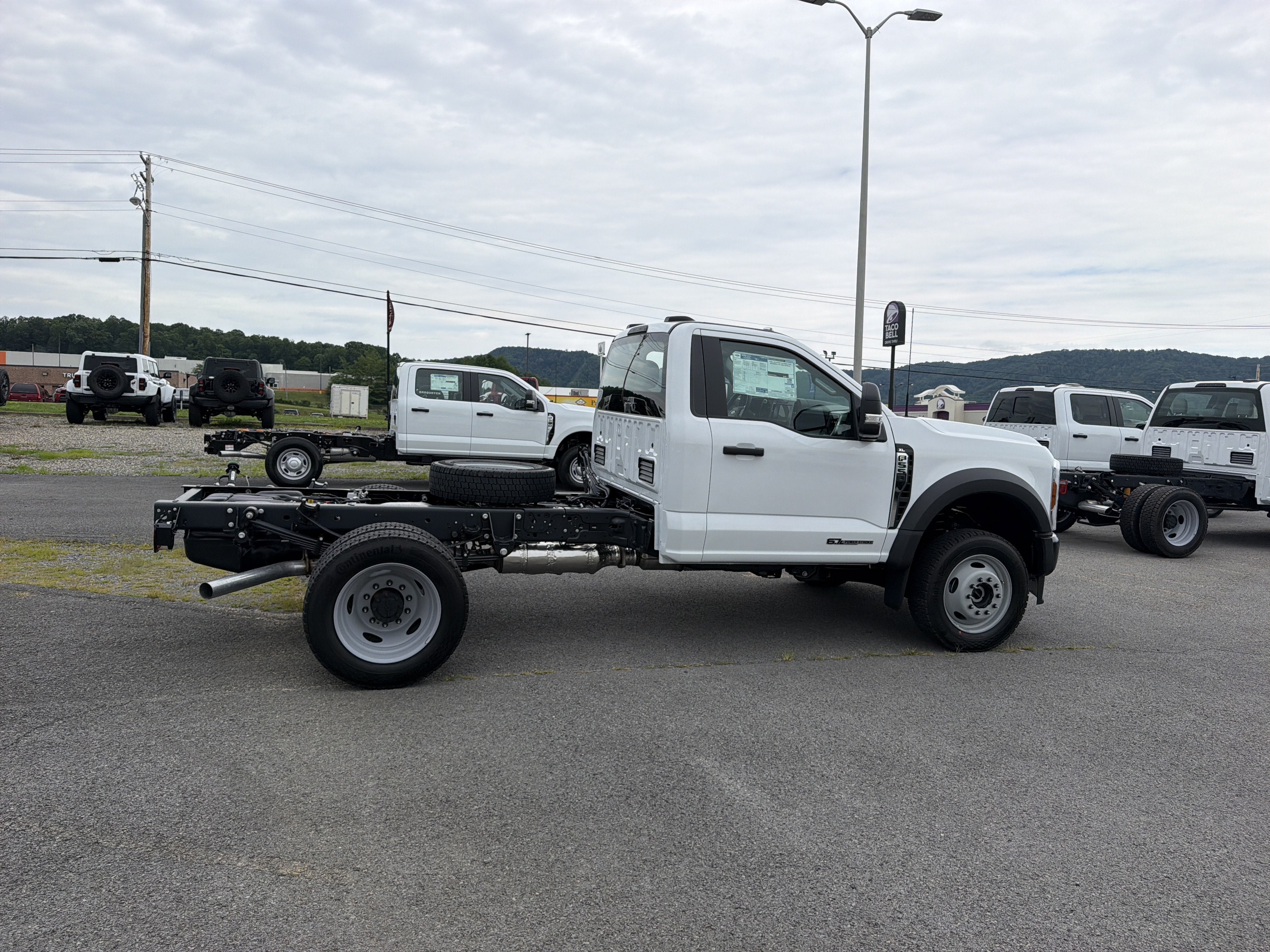 2026 Ford Super Duty F-550 DRW XL