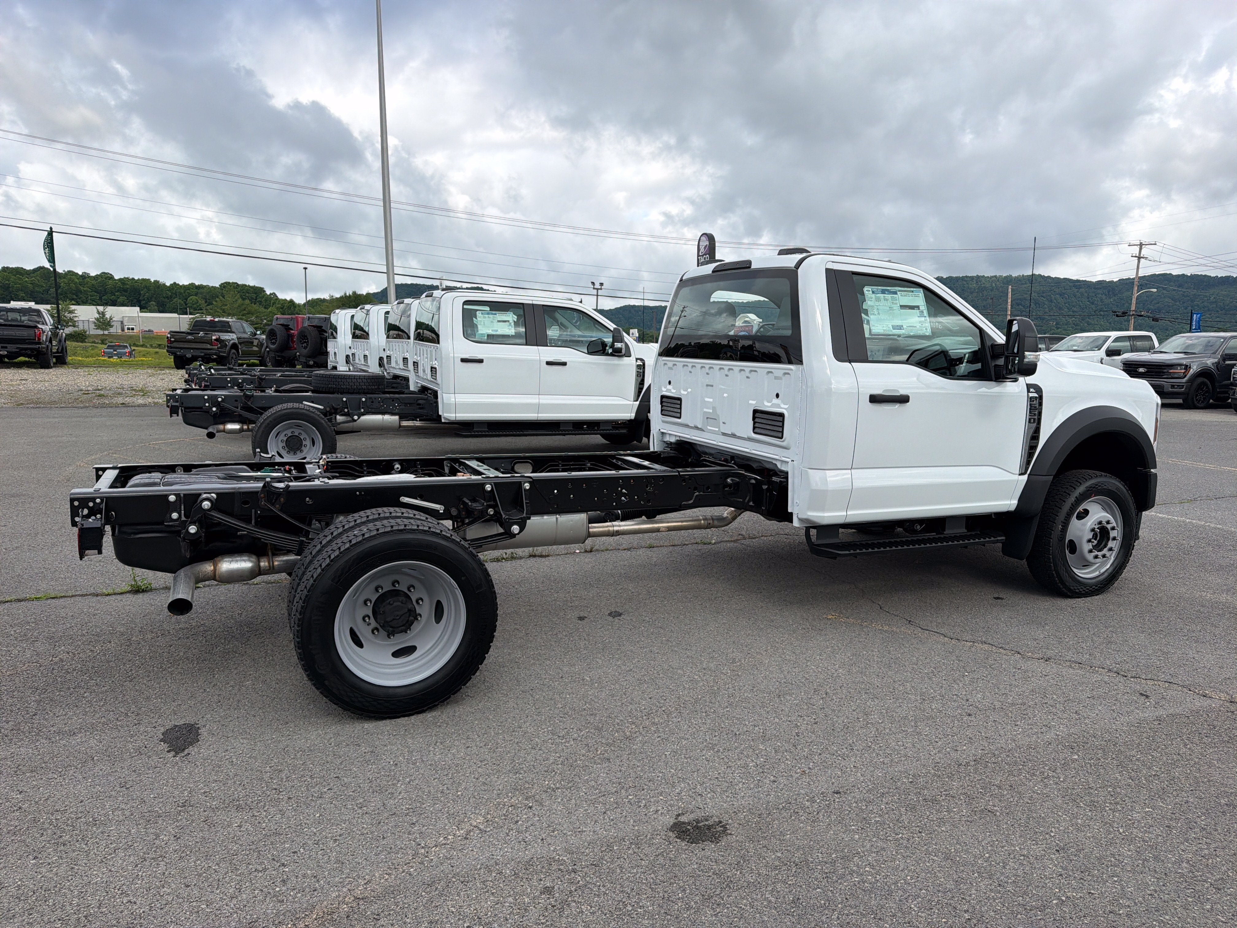 2026 Ford Super Duty F-550 DRW XL