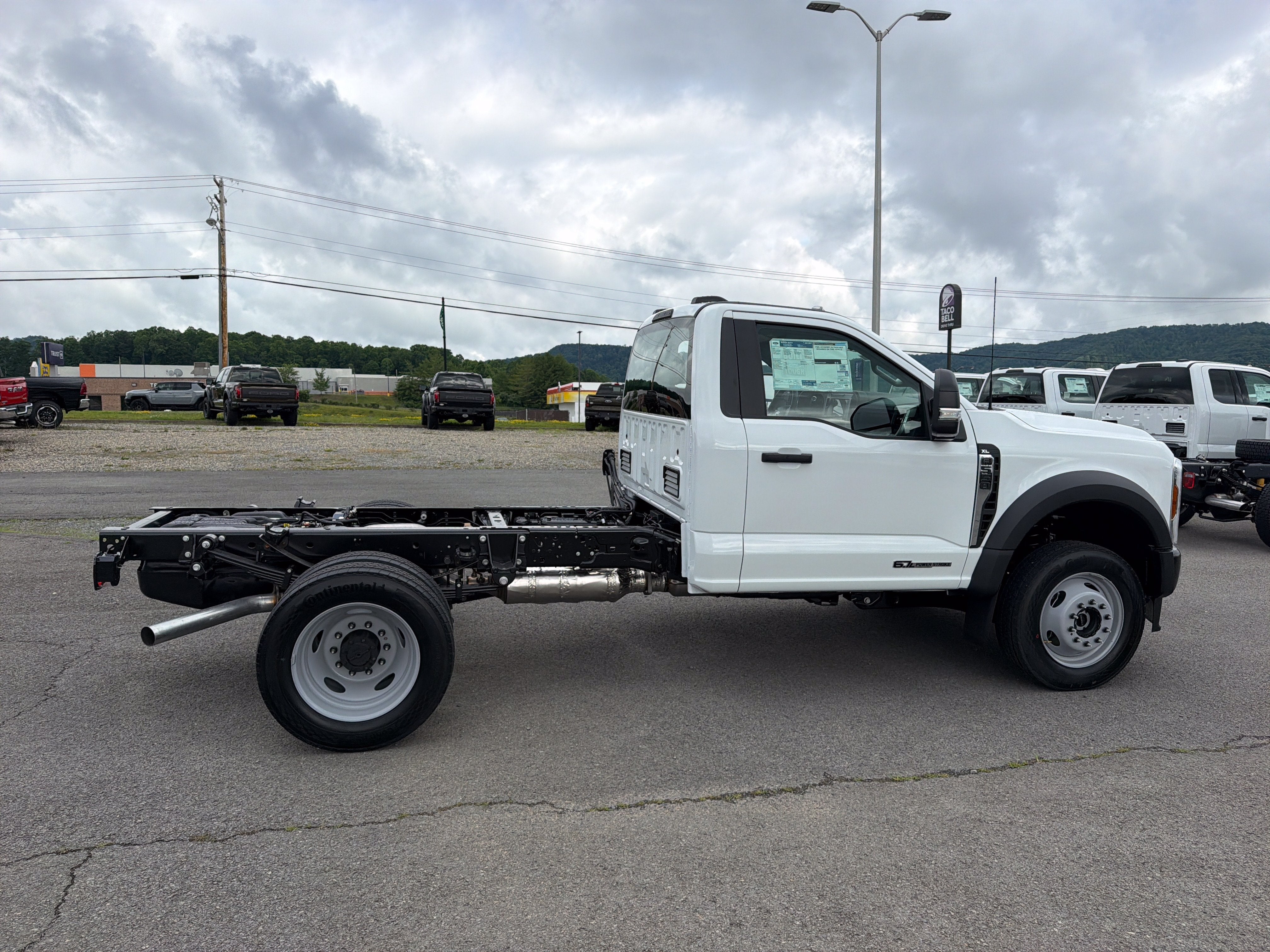 2026 Ford Super Duty F-550 DRW XL