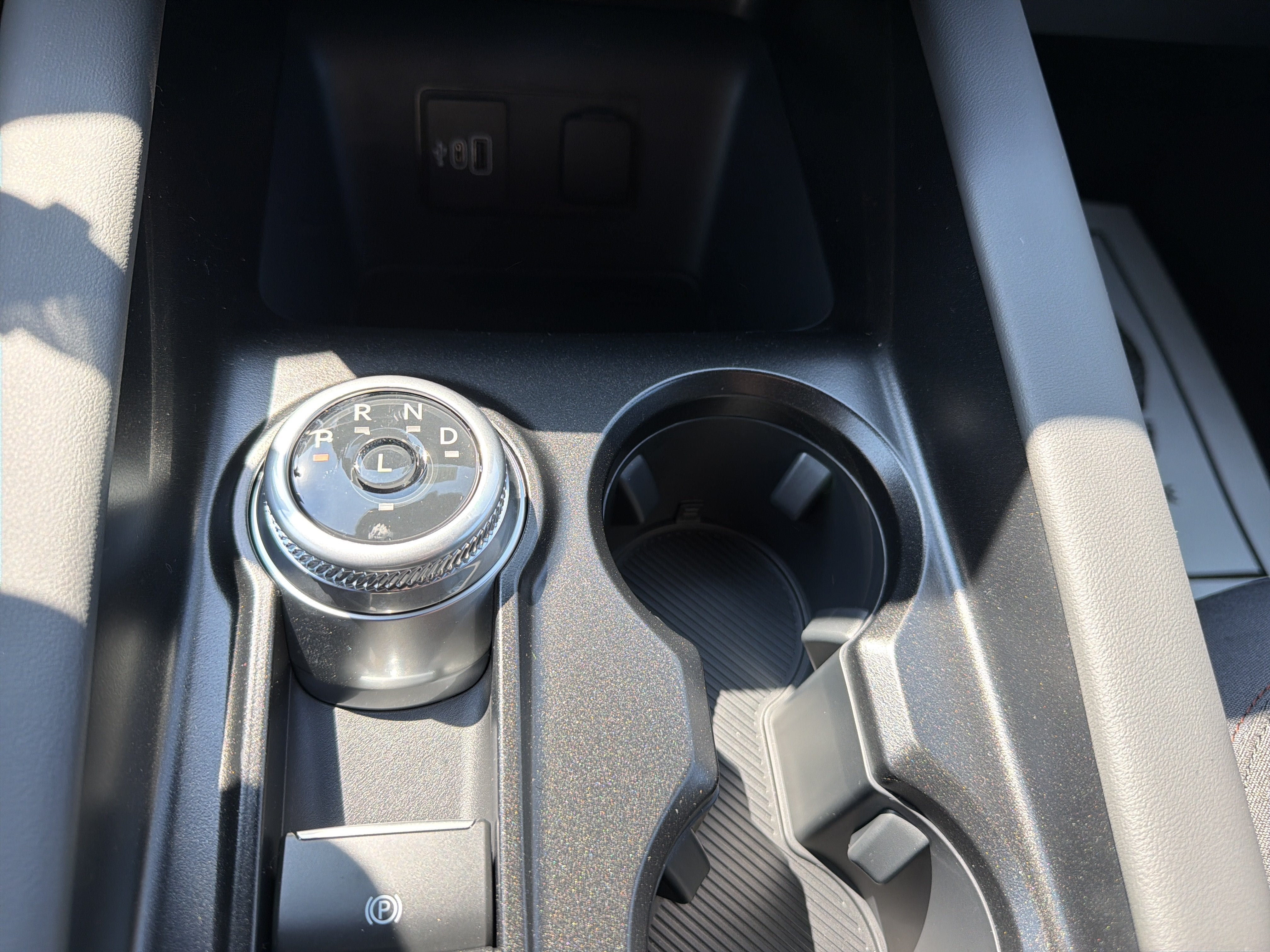 2027 Ford Explorer Active w/100A Pkg