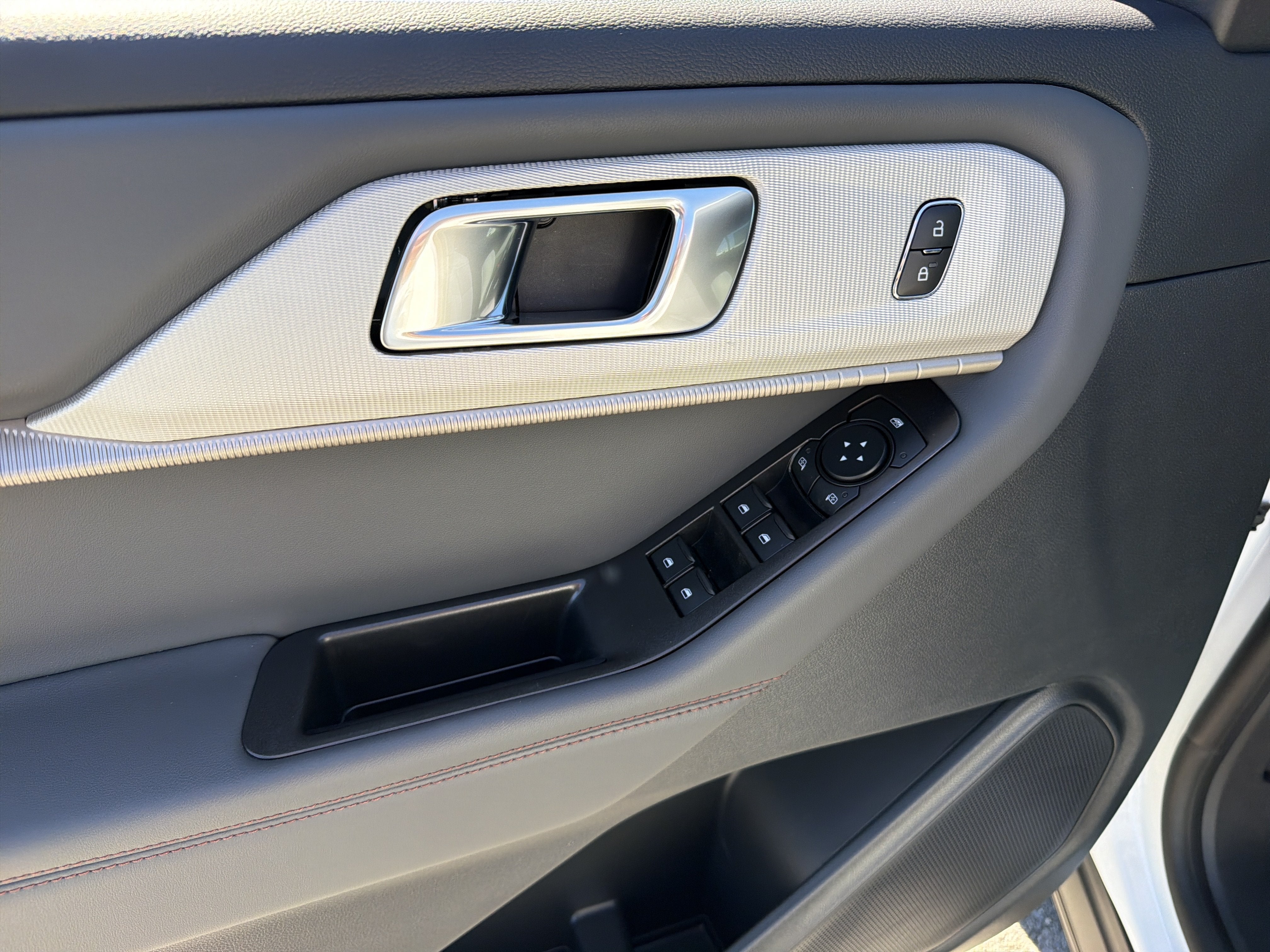 2027 Ford Explorer Active w/100A Pkg