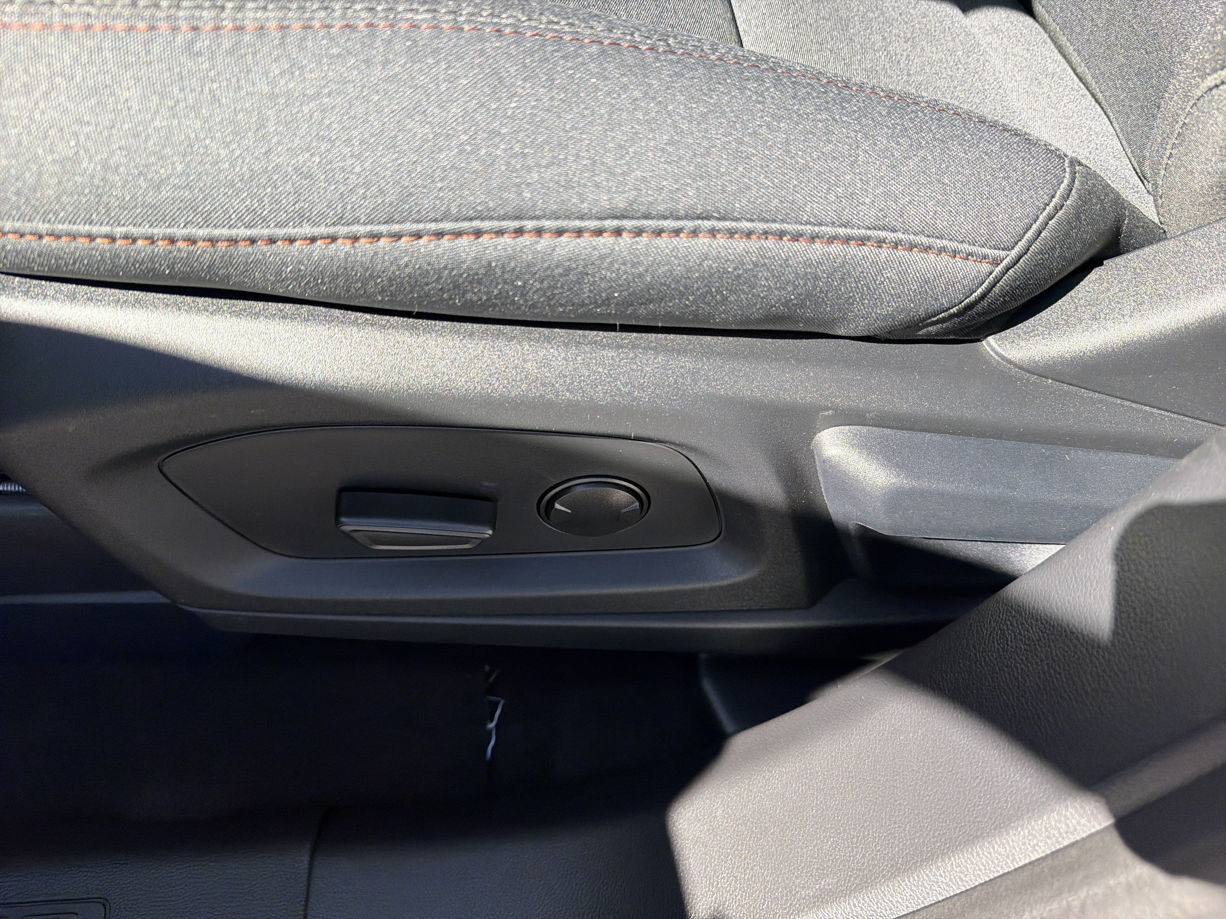 2027 Ford Explorer Active w/100A Pkg