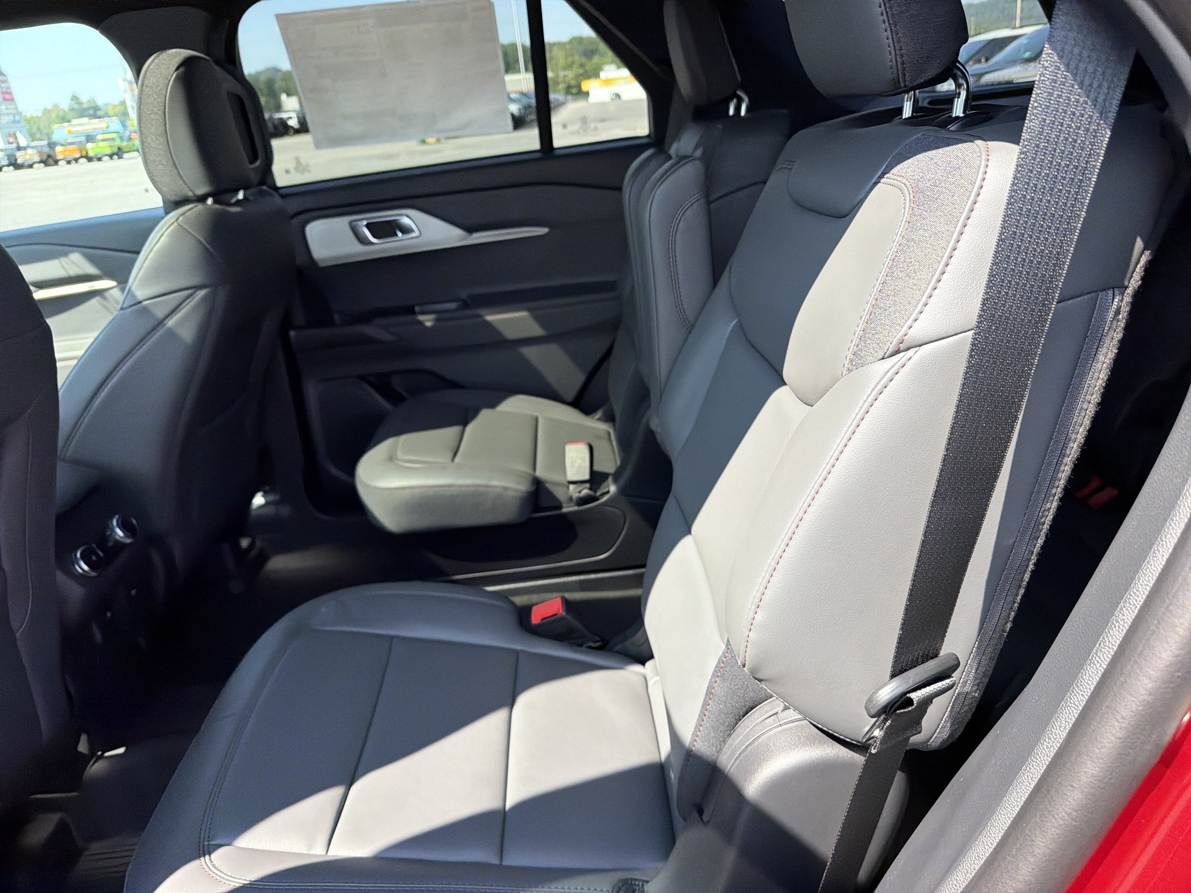 2027 Ford Explorer Active w/200A Pkg