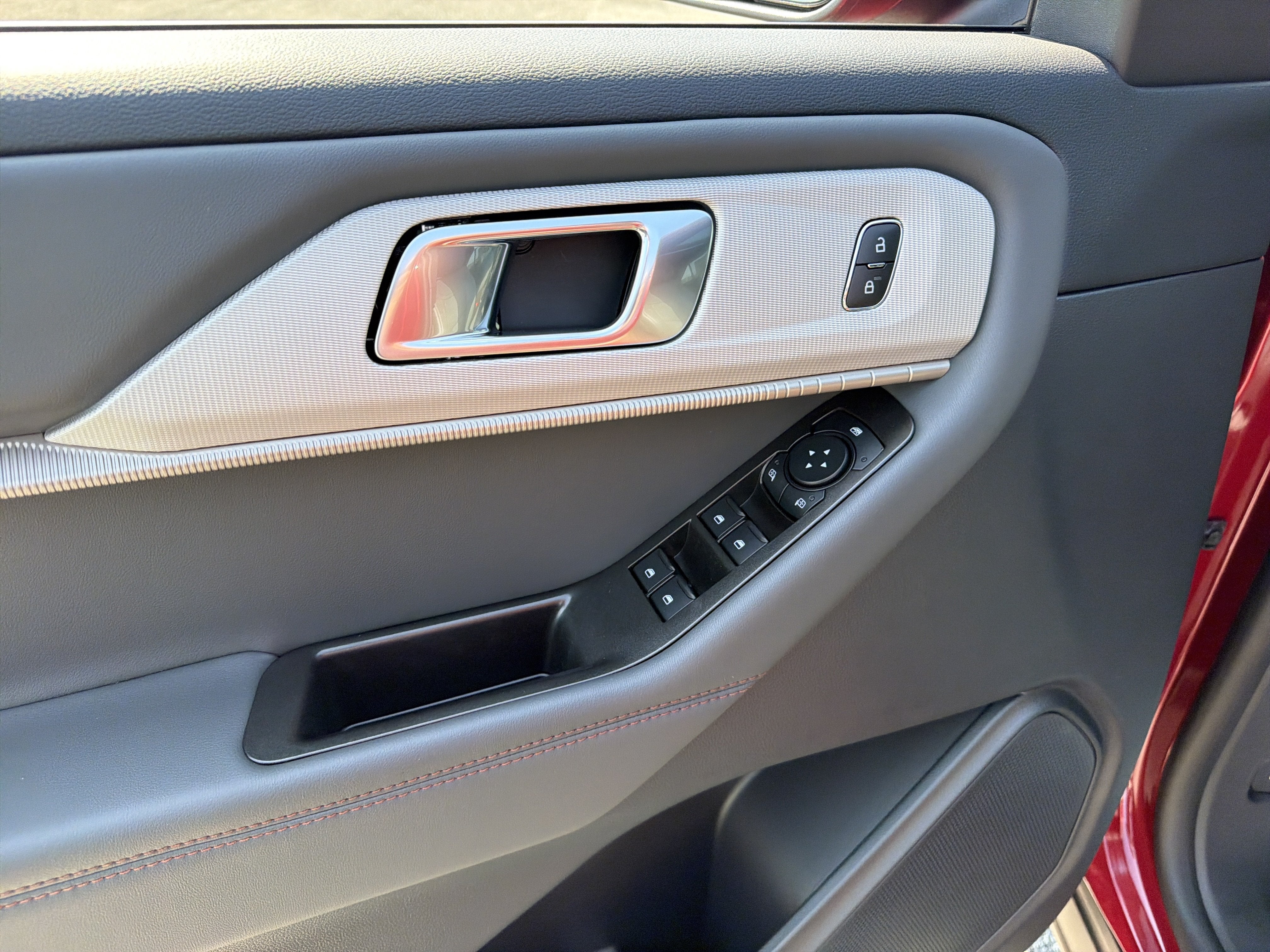 2027 Ford Explorer Active w/200A Pkg