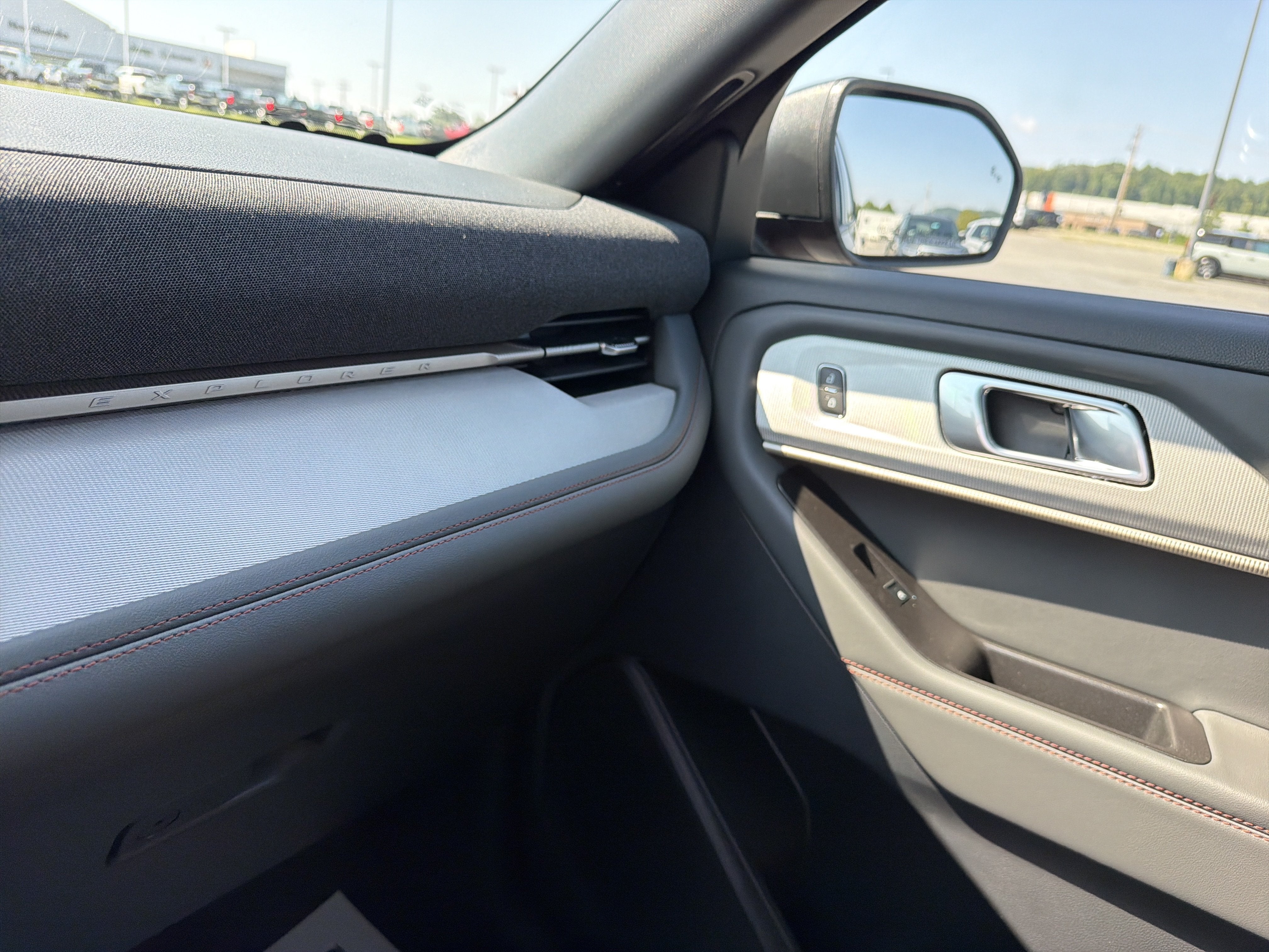 2027 Ford Explorer Active w/200A Pkg