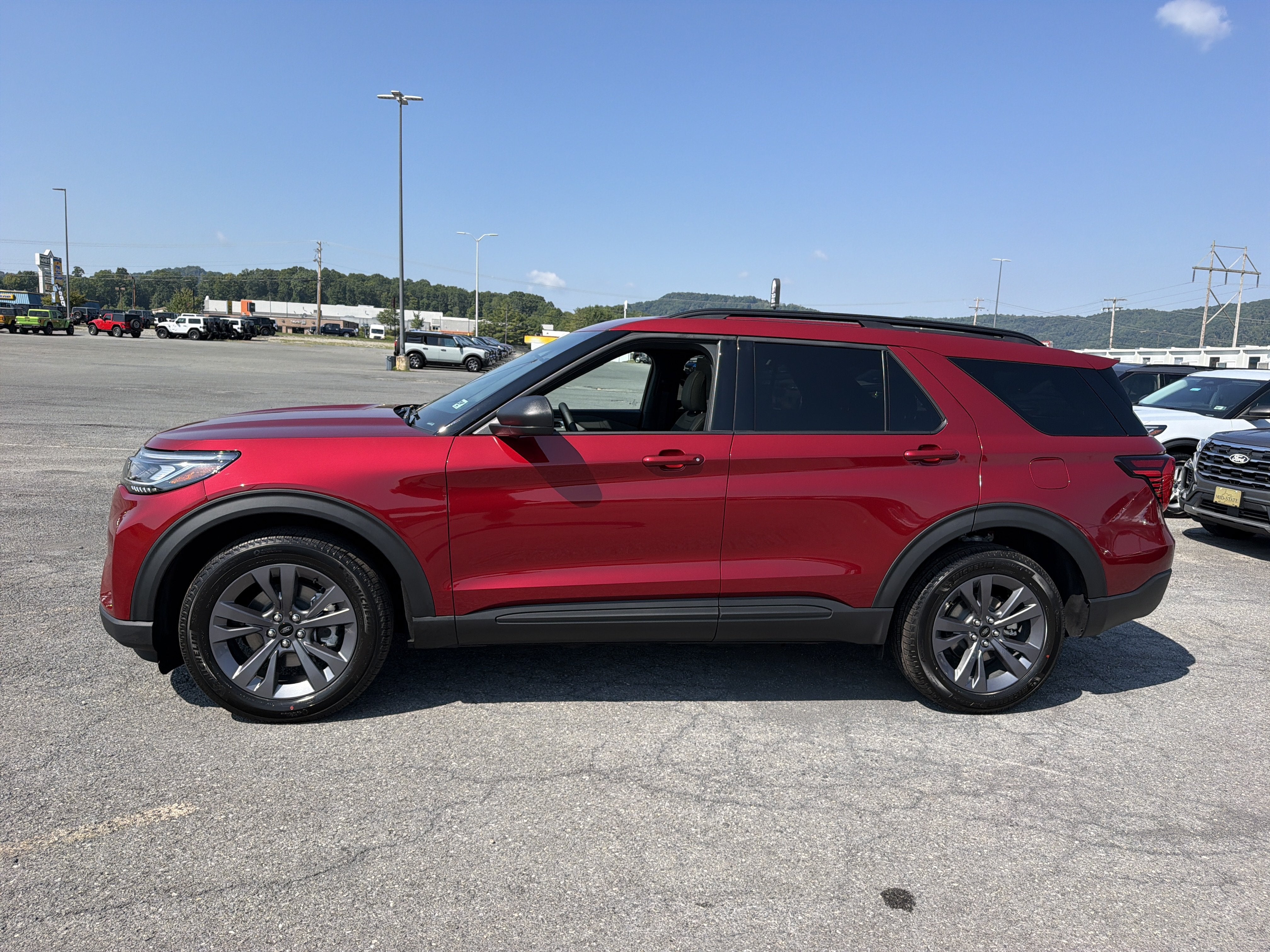2027 Ford Explorer Active w/200A Pkg