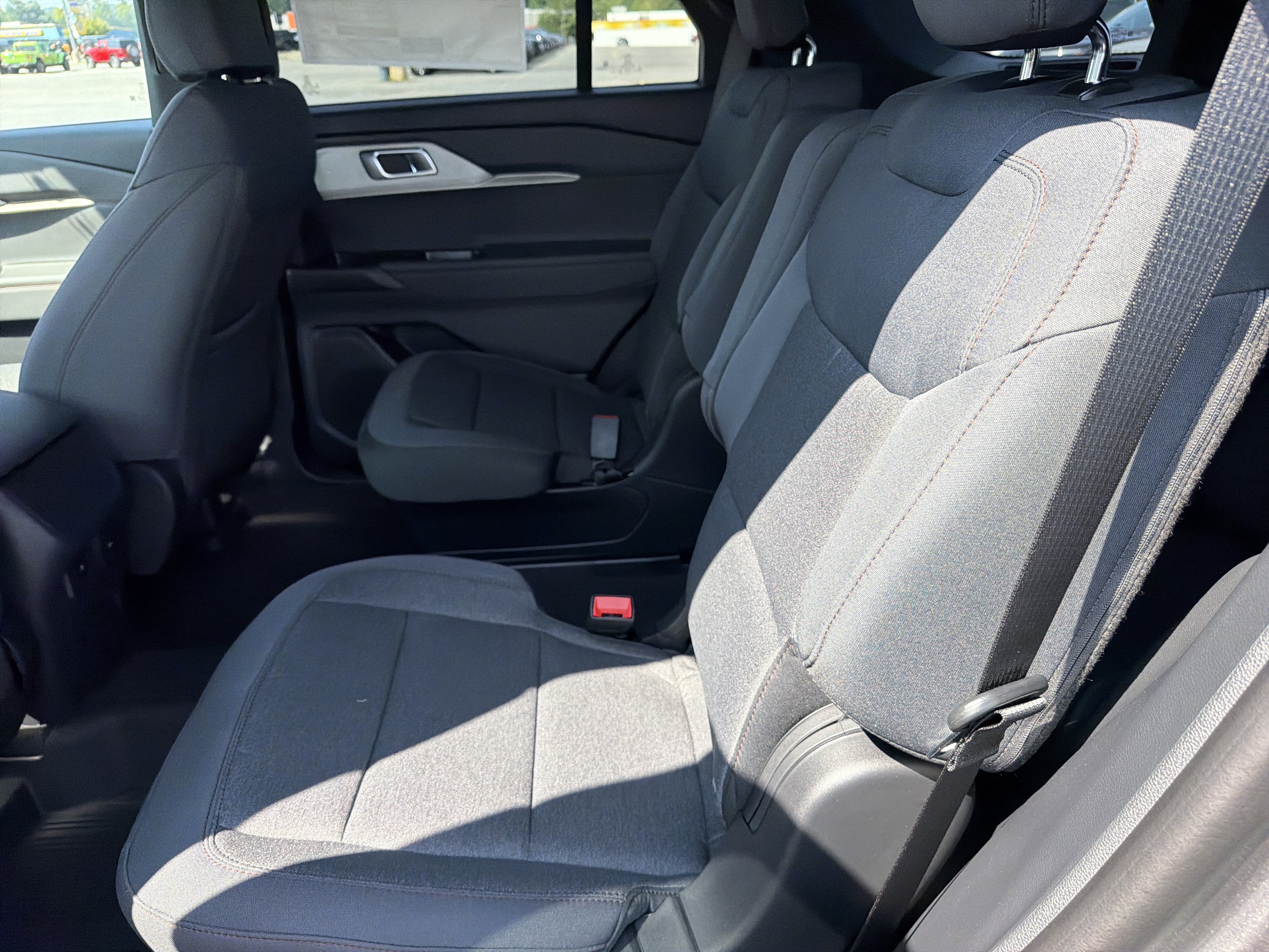 2027 Ford Explorer Active w/200A Pkg