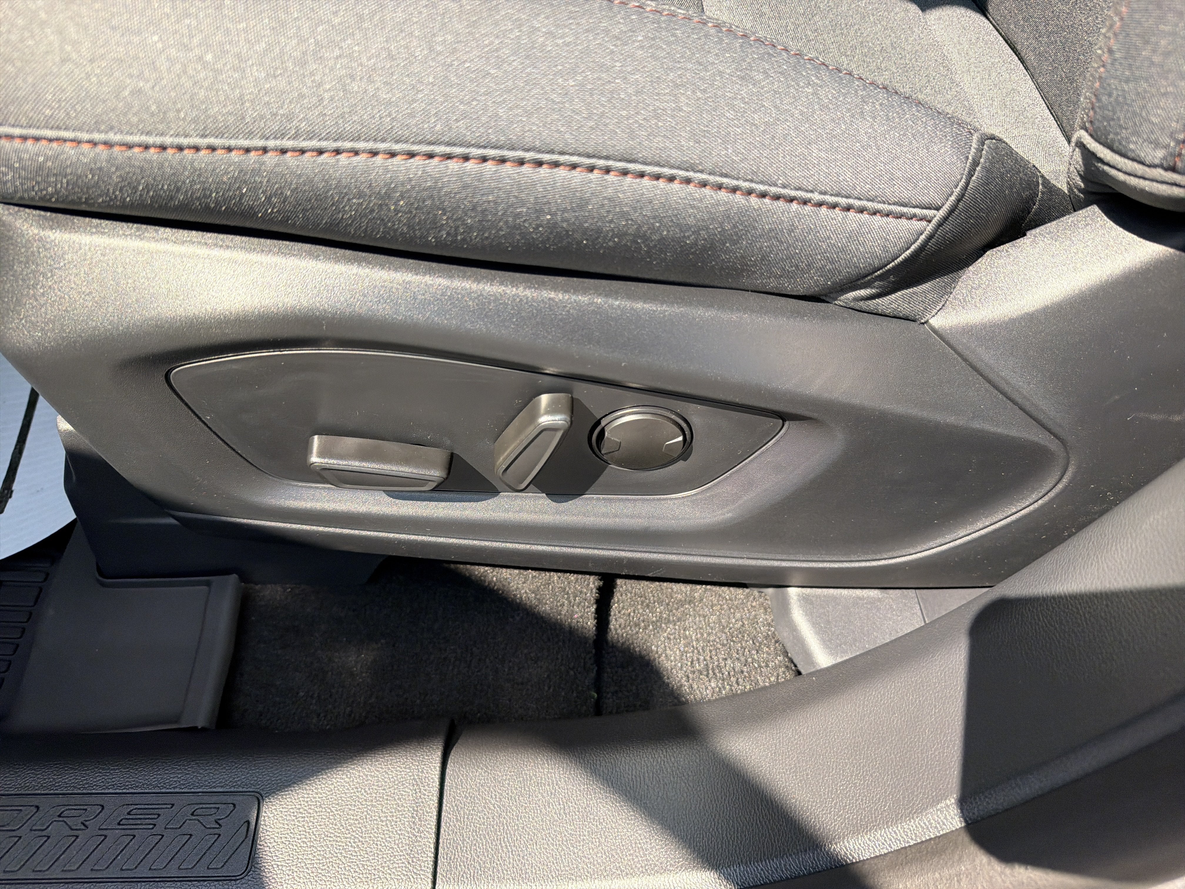 2027 Ford Explorer Active w/200A Pkg