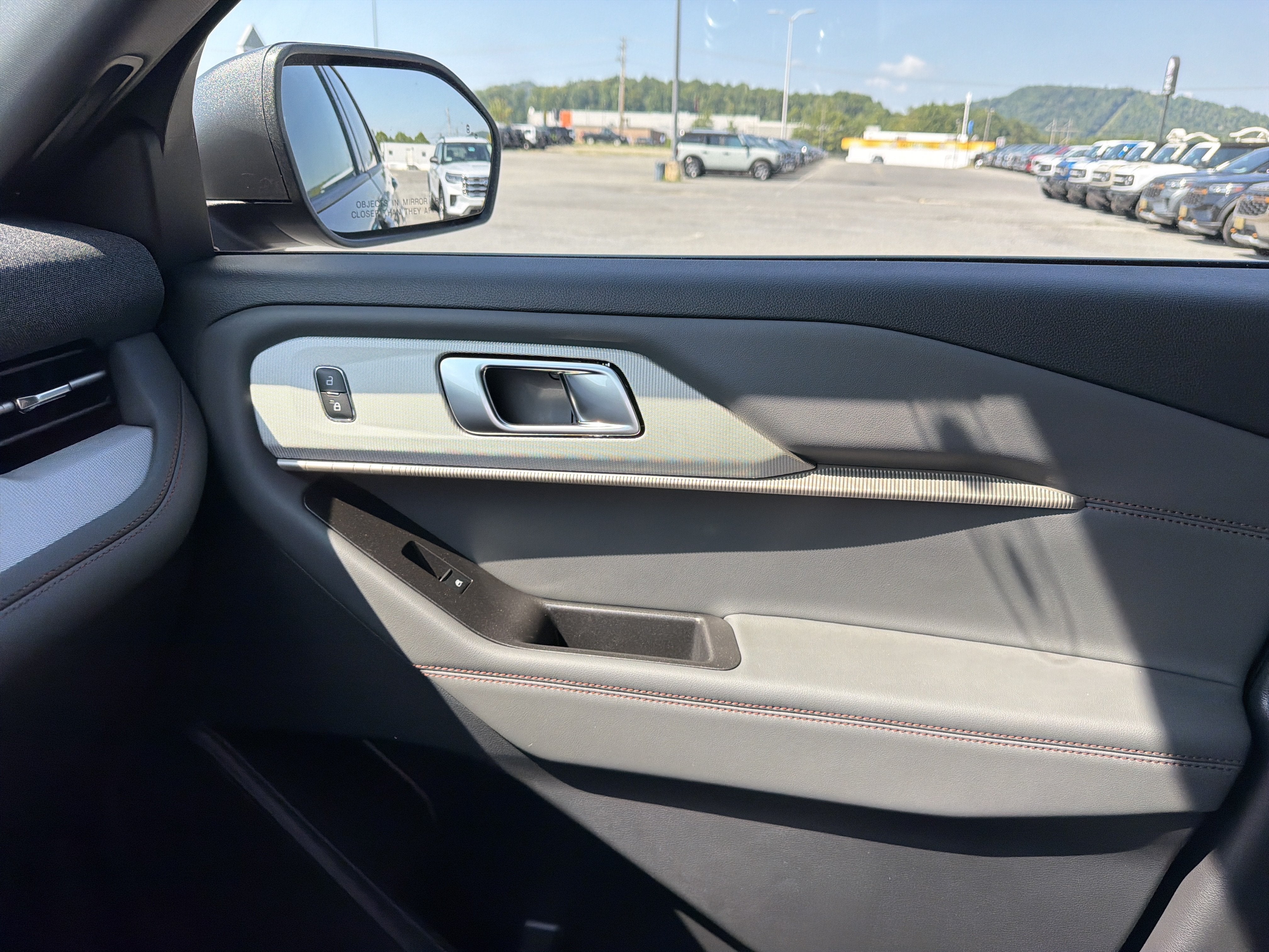2027 Ford Explorer Active w/200A Pkg