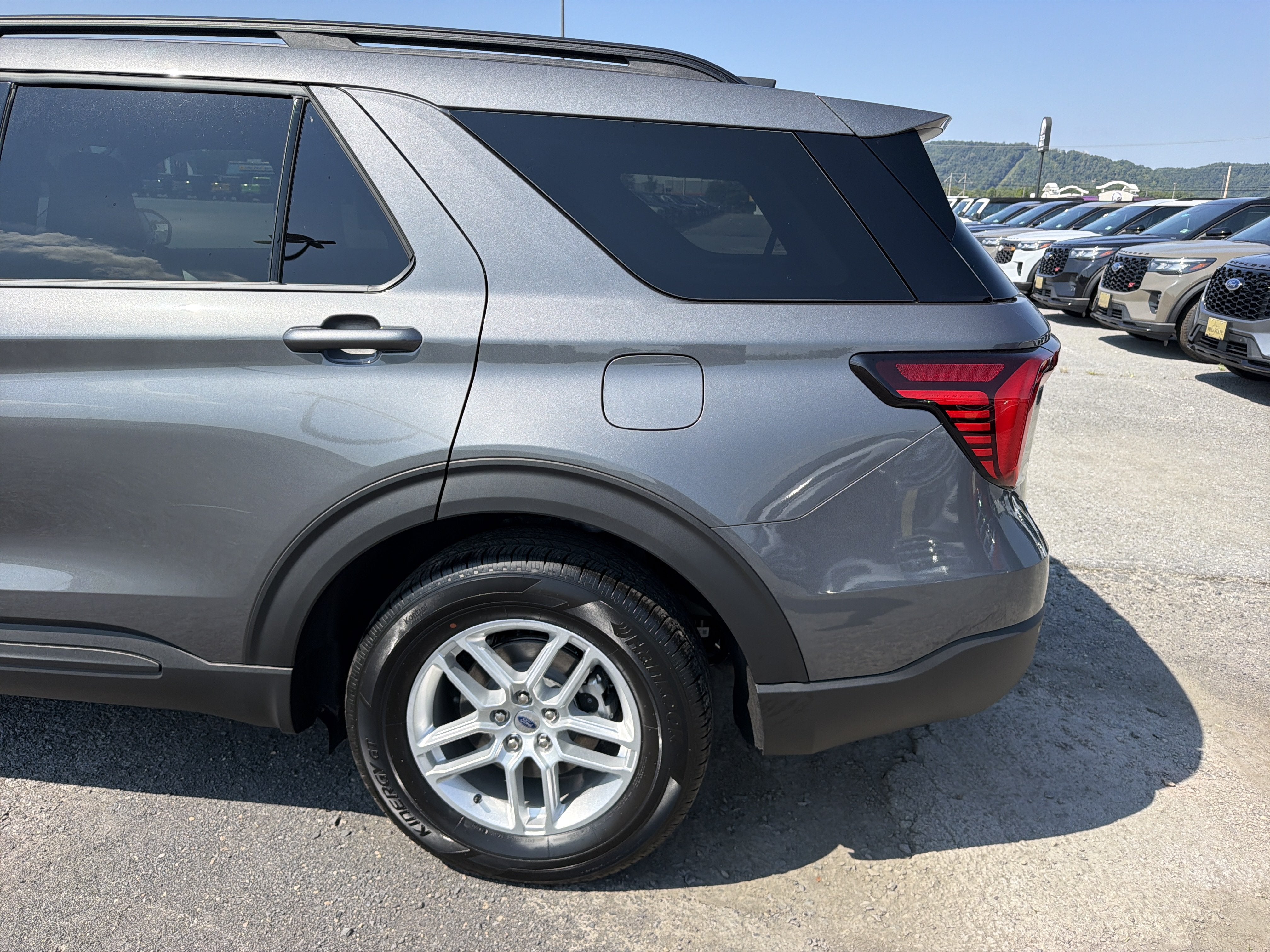 2027 Ford Explorer Active w/200A Pkg