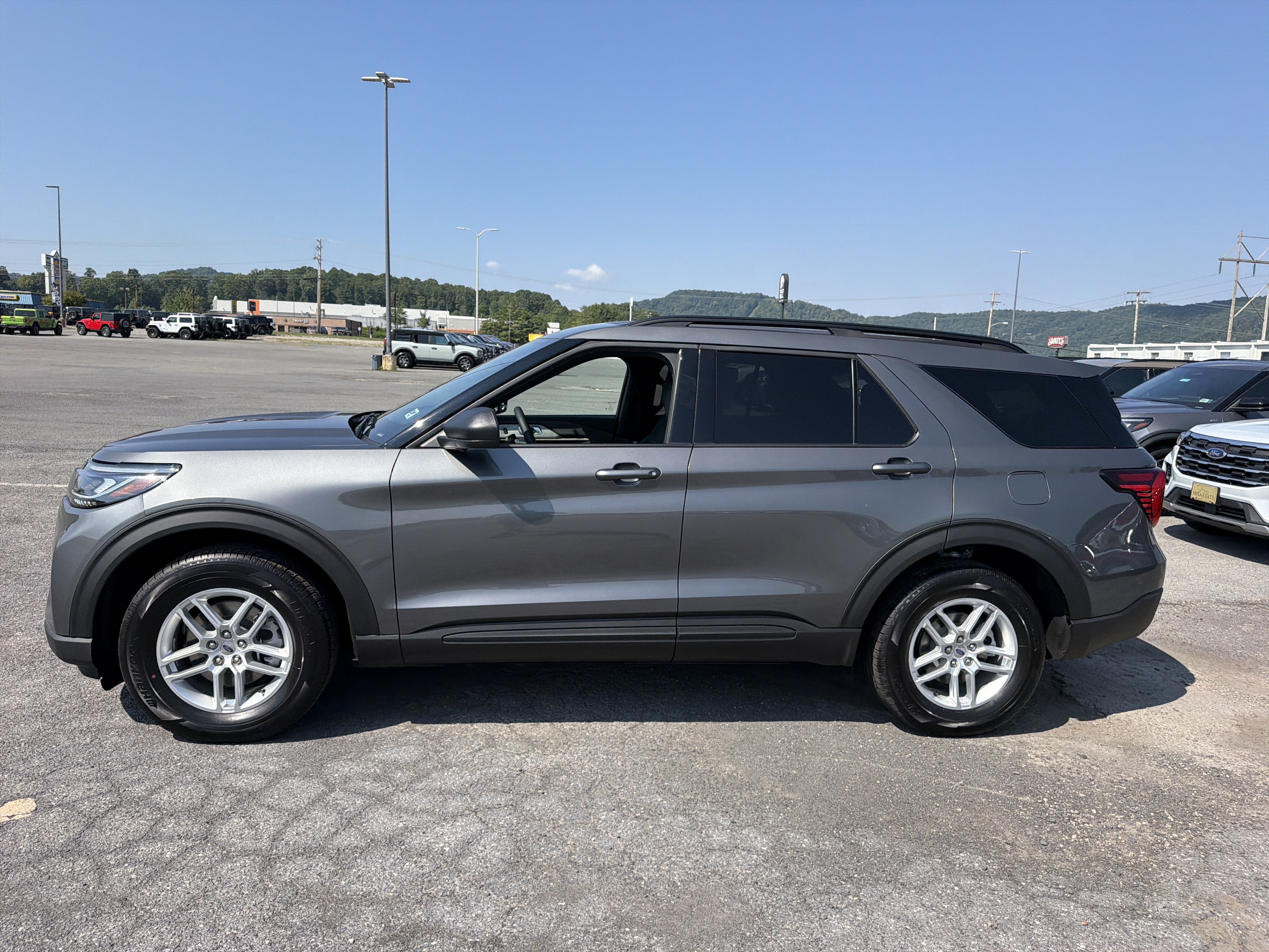 2027 Ford Explorer Active w/200A Pkg