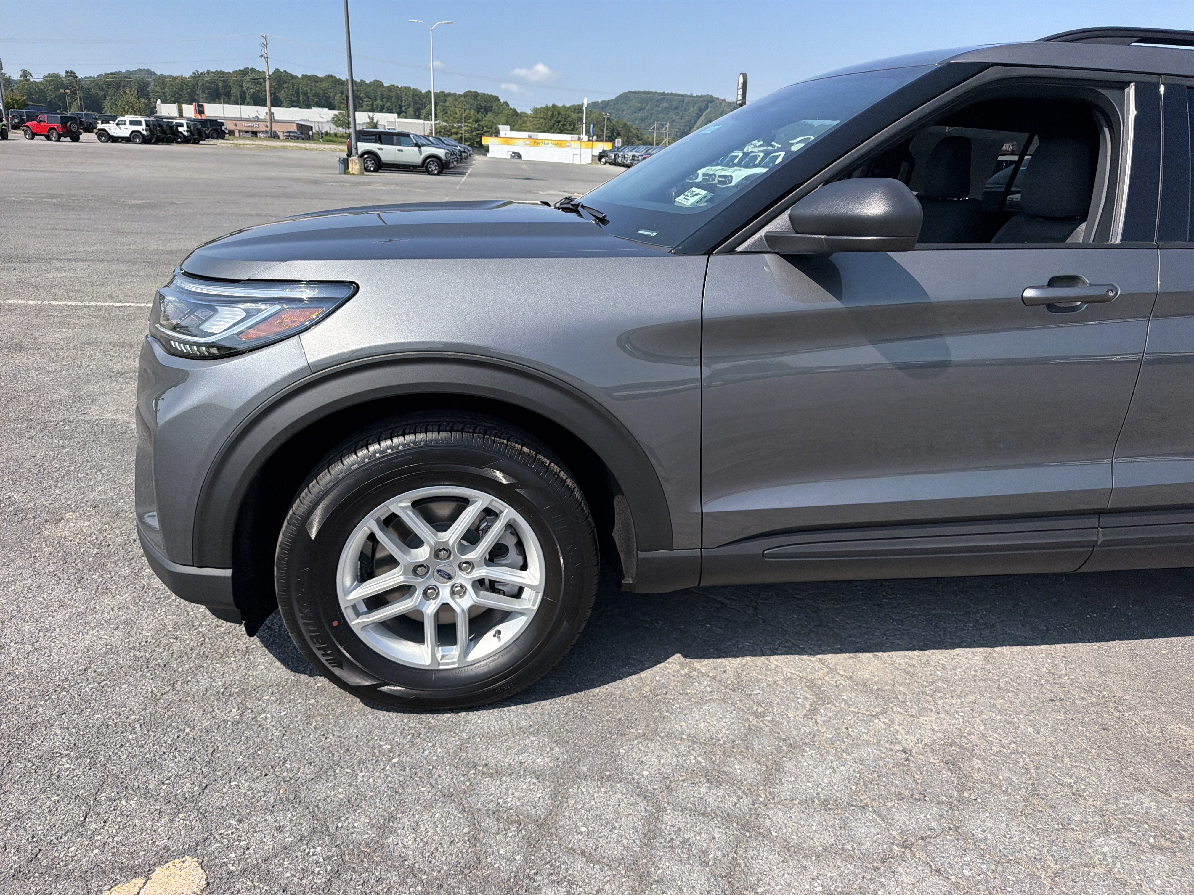 2027 Ford Explorer Active w/200A Pkg