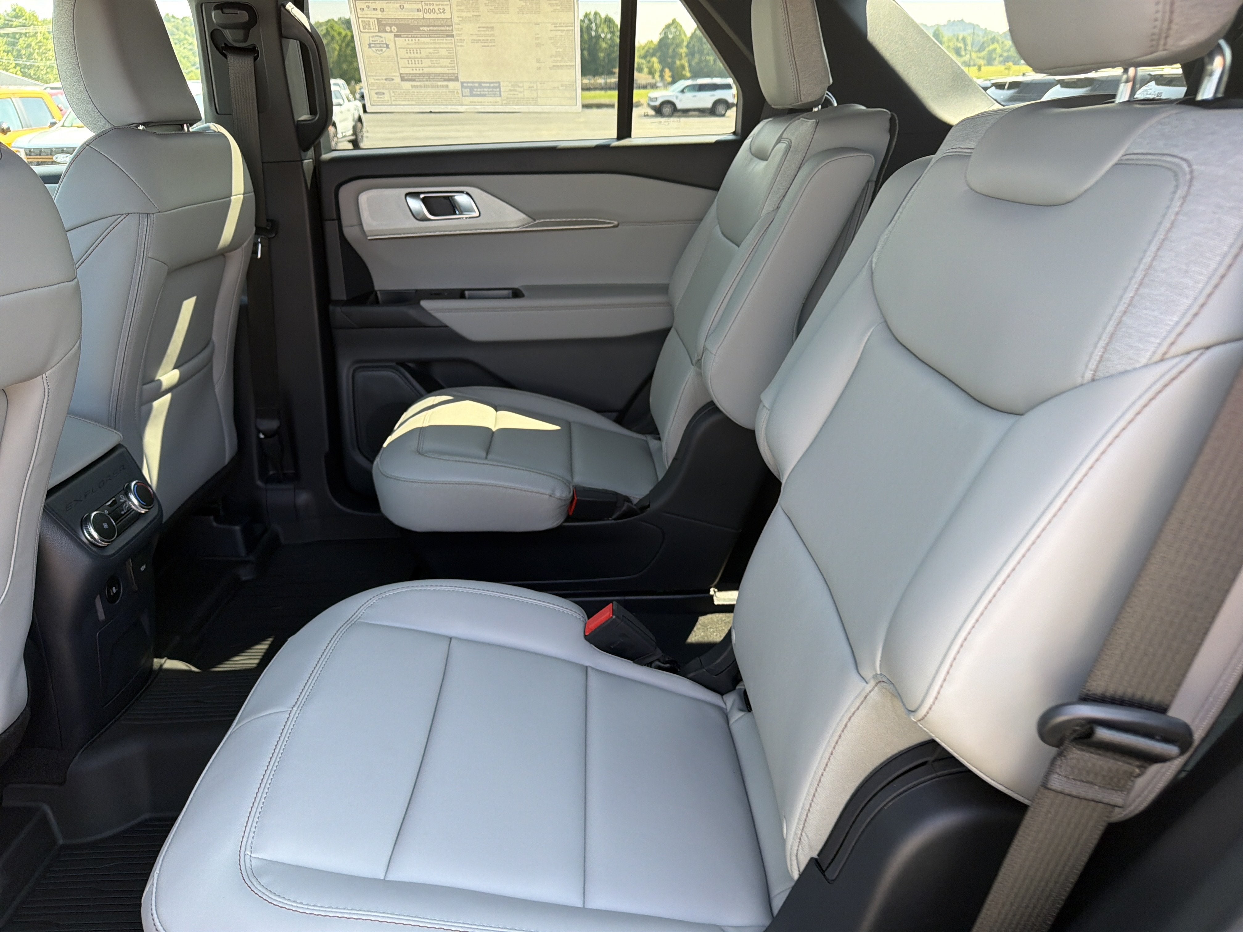 2027 Ford Explorer Active w/200A Pkg