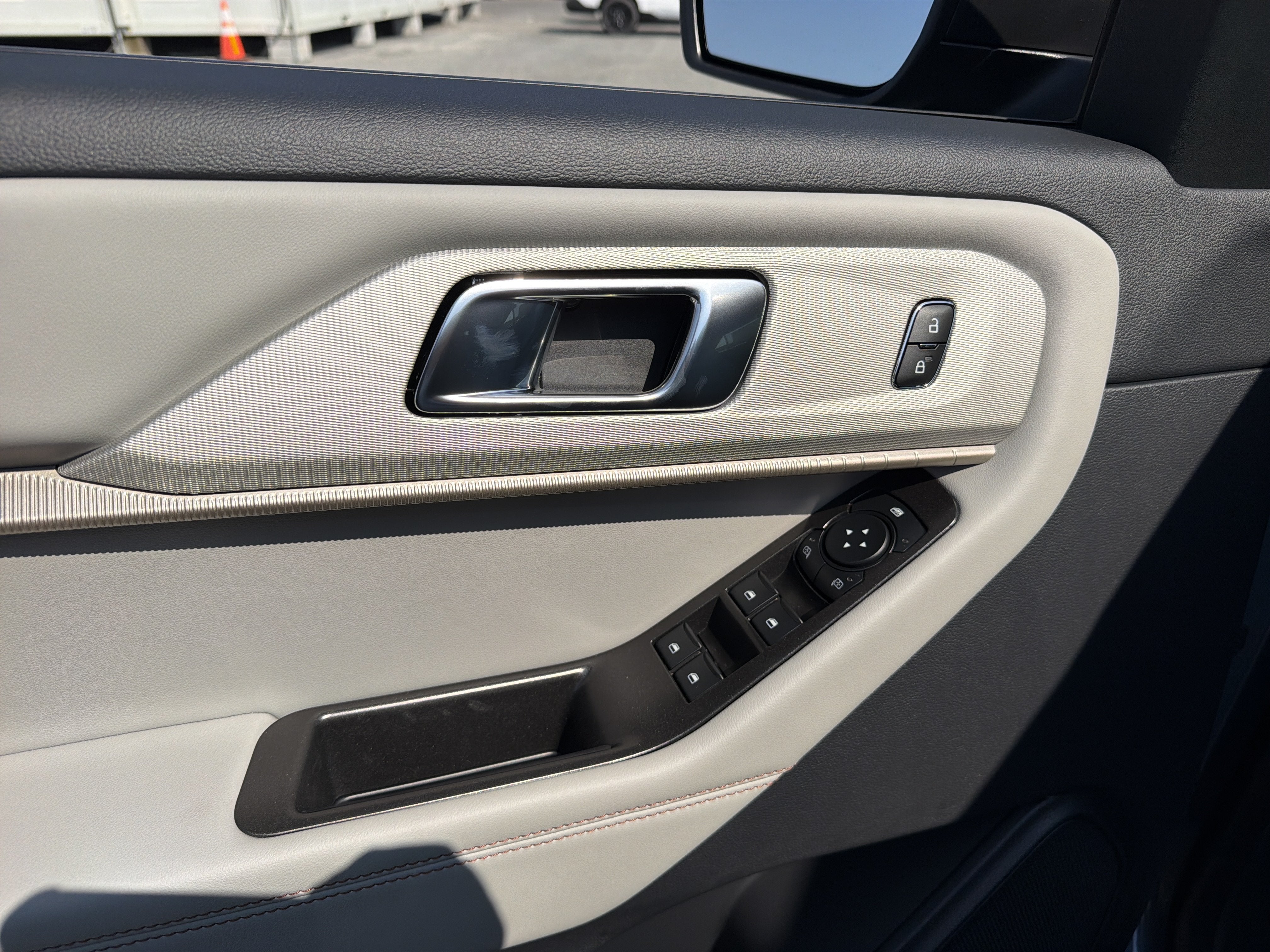 2027 Ford Explorer Active w/200A Pkg