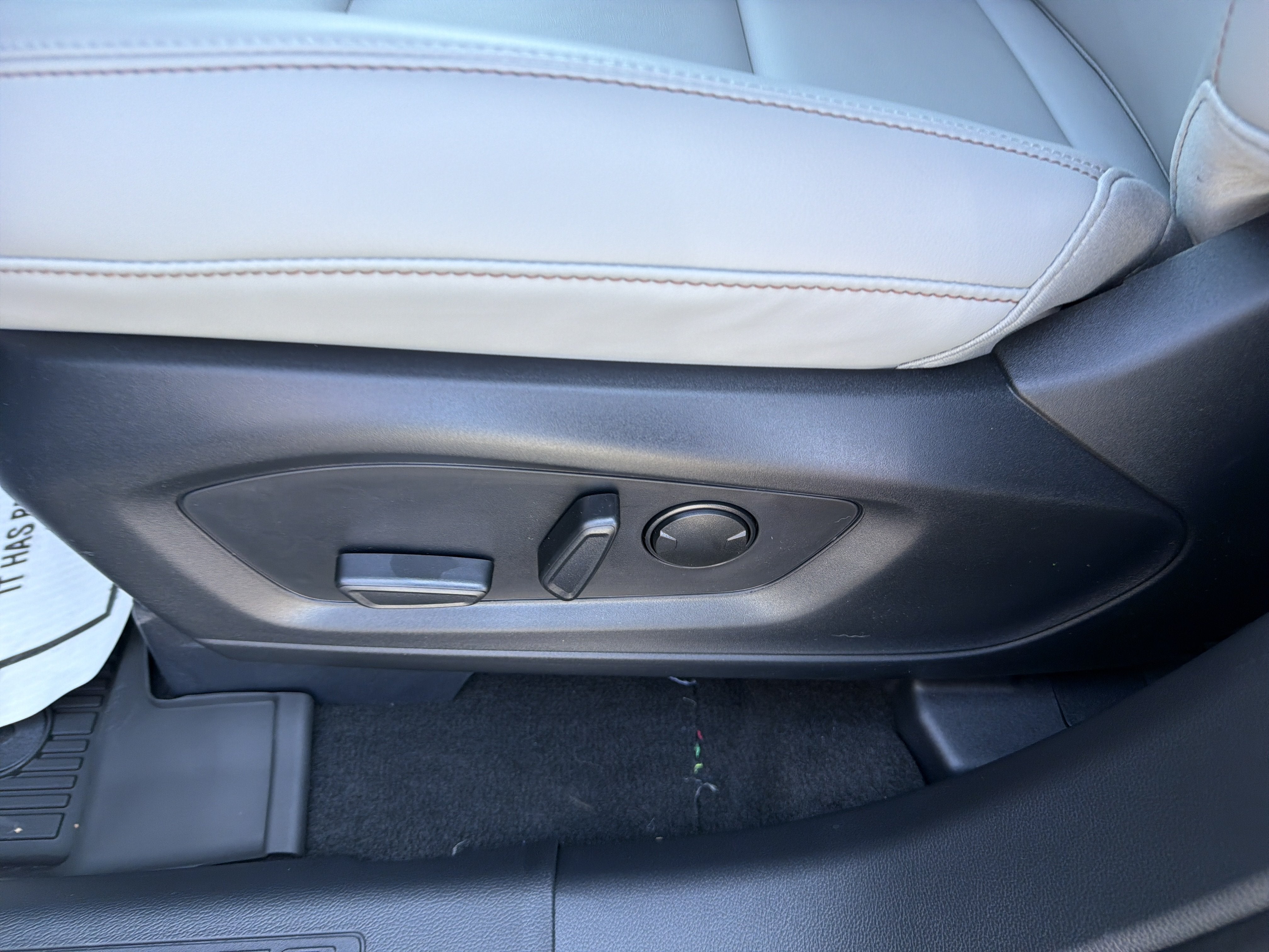 2027 Ford Explorer Active w/200A Pkg