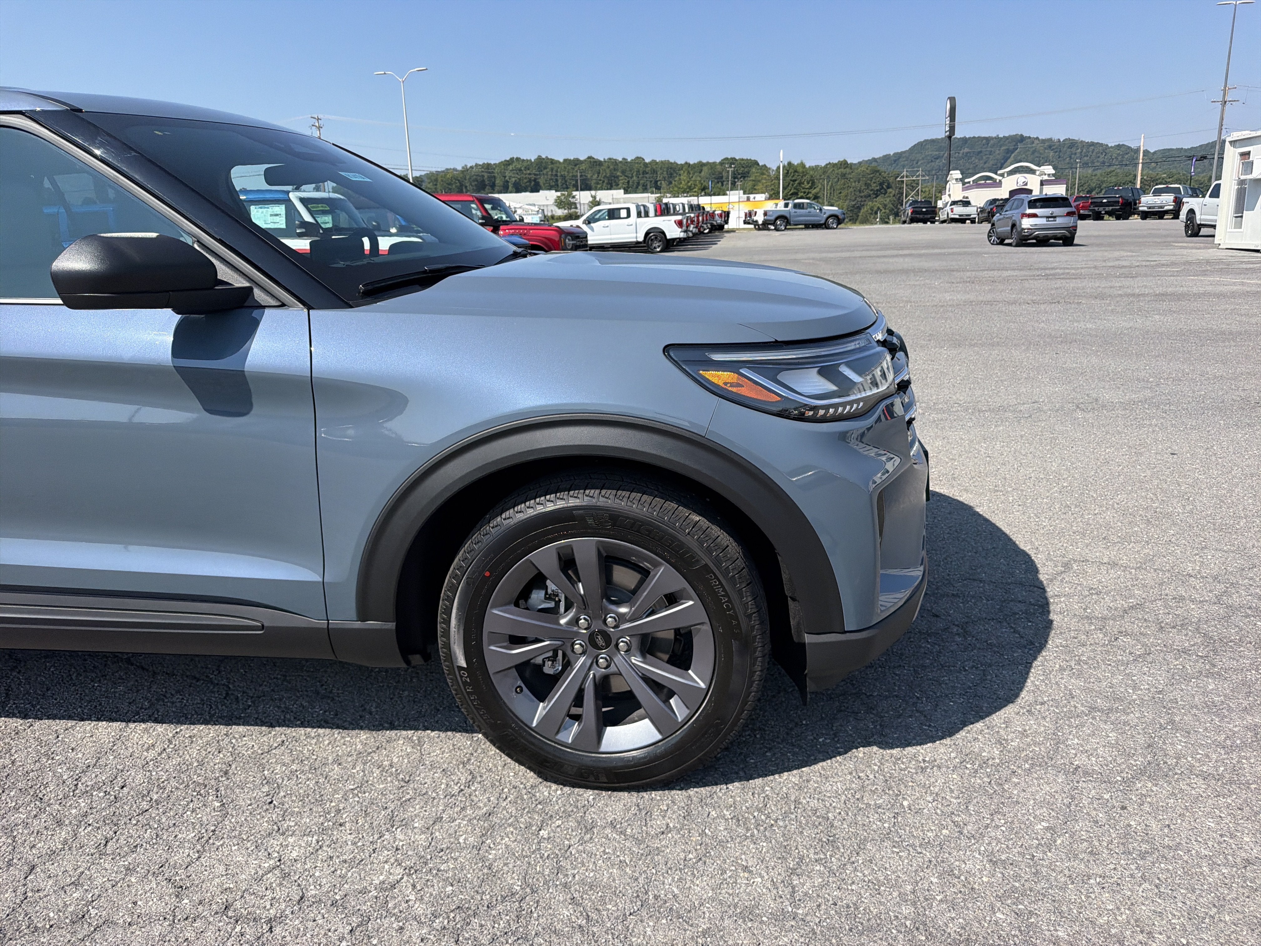 2027 Ford Explorer Active w/200A Pkg