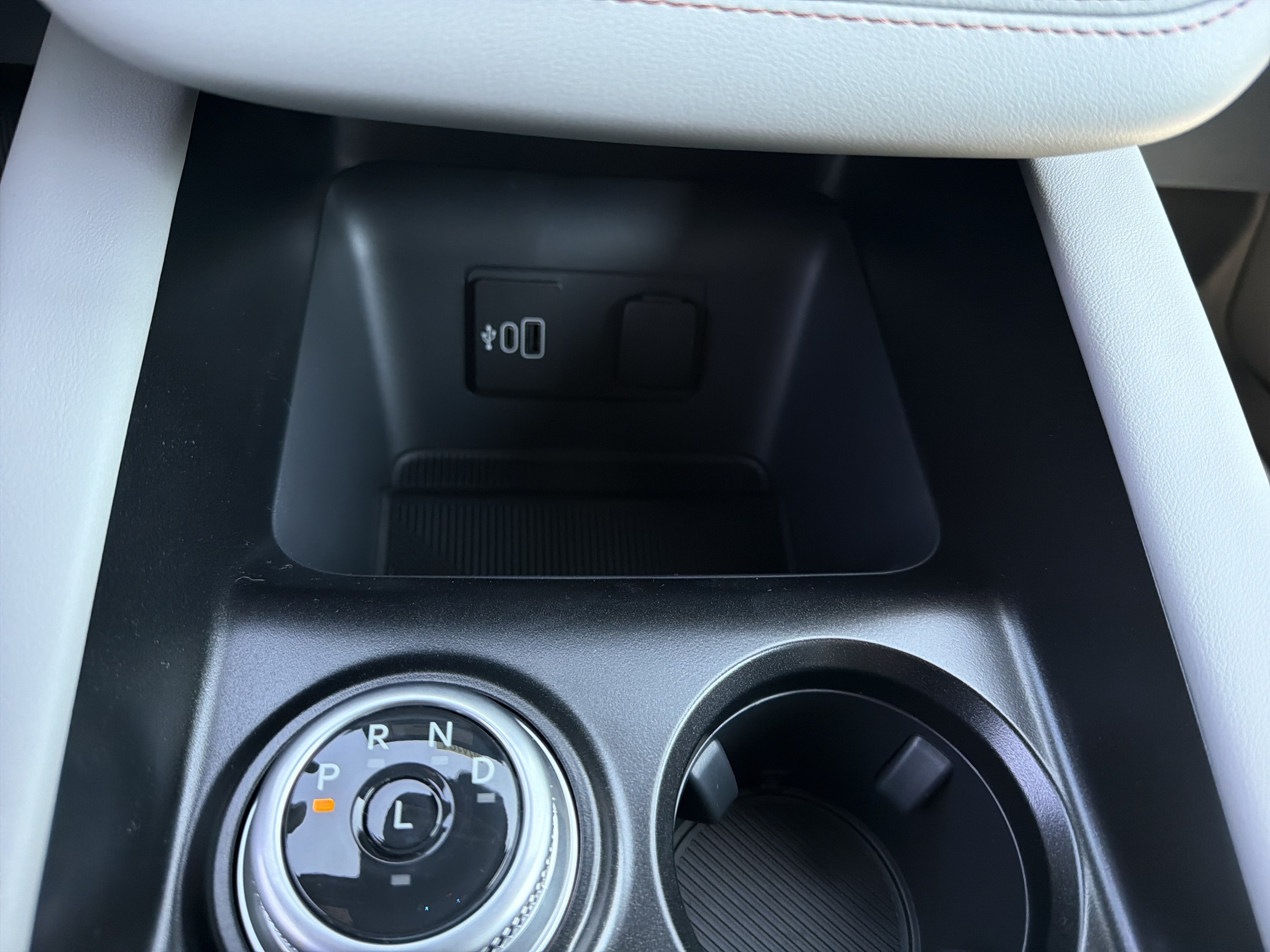 2027 Ford Explorer Active w/200A Pkg