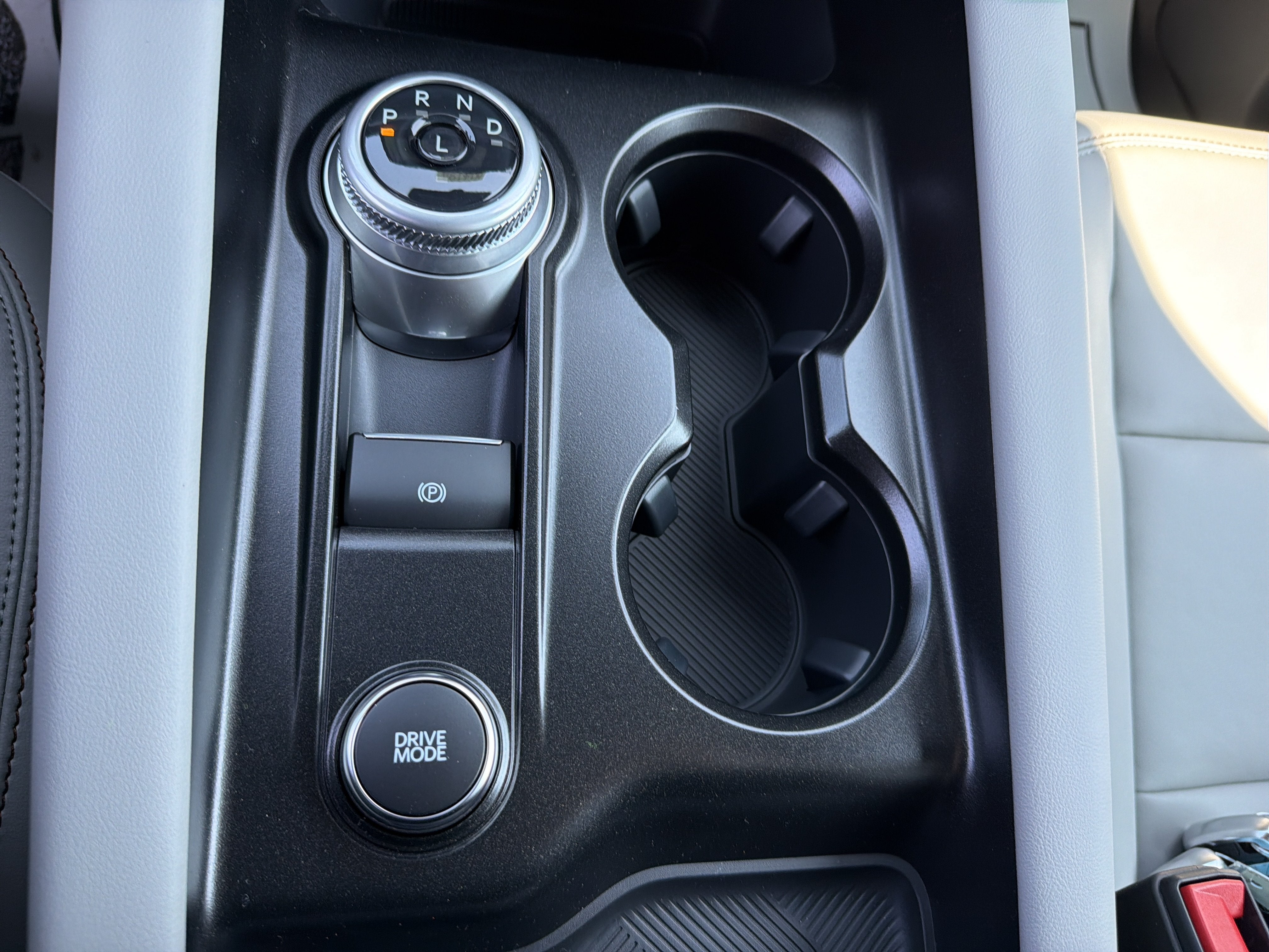 2027 Ford Explorer Active w/200A Pkg