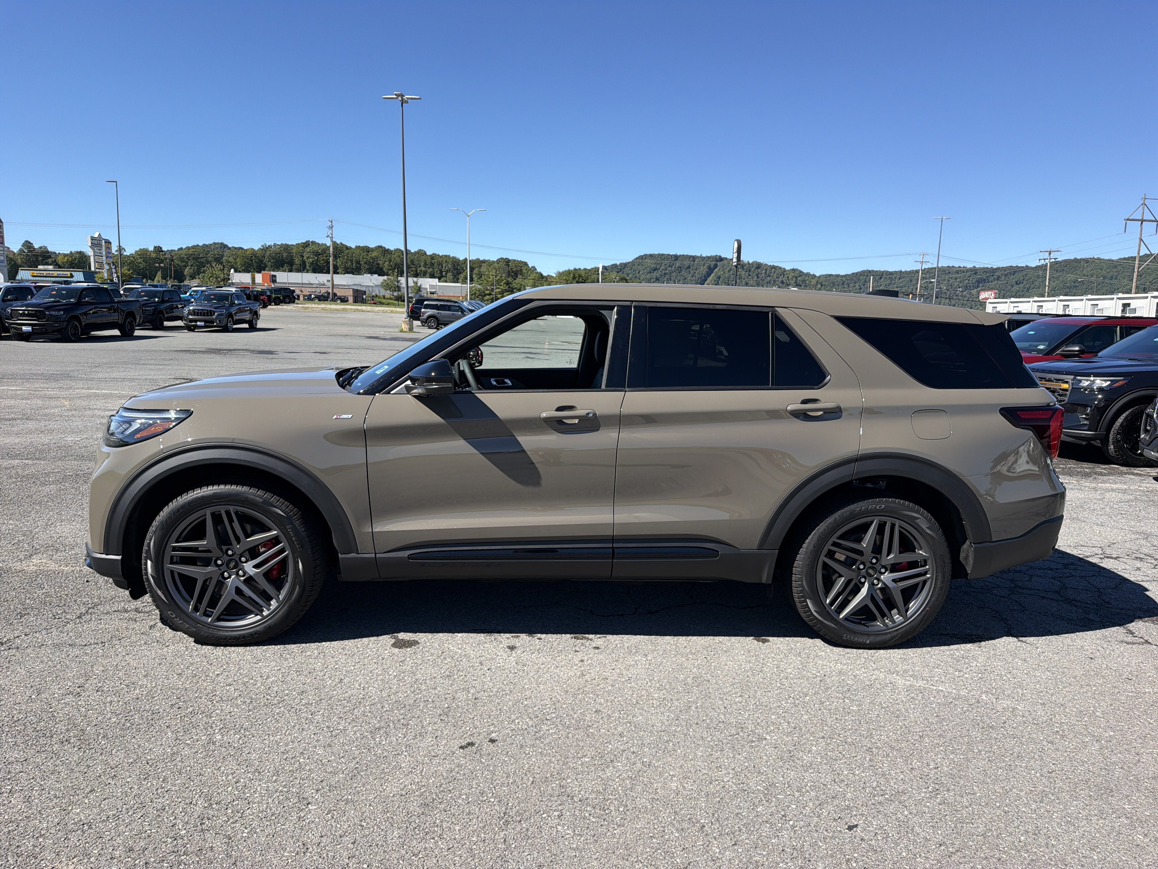 2027 Ford Explorer ST-Line