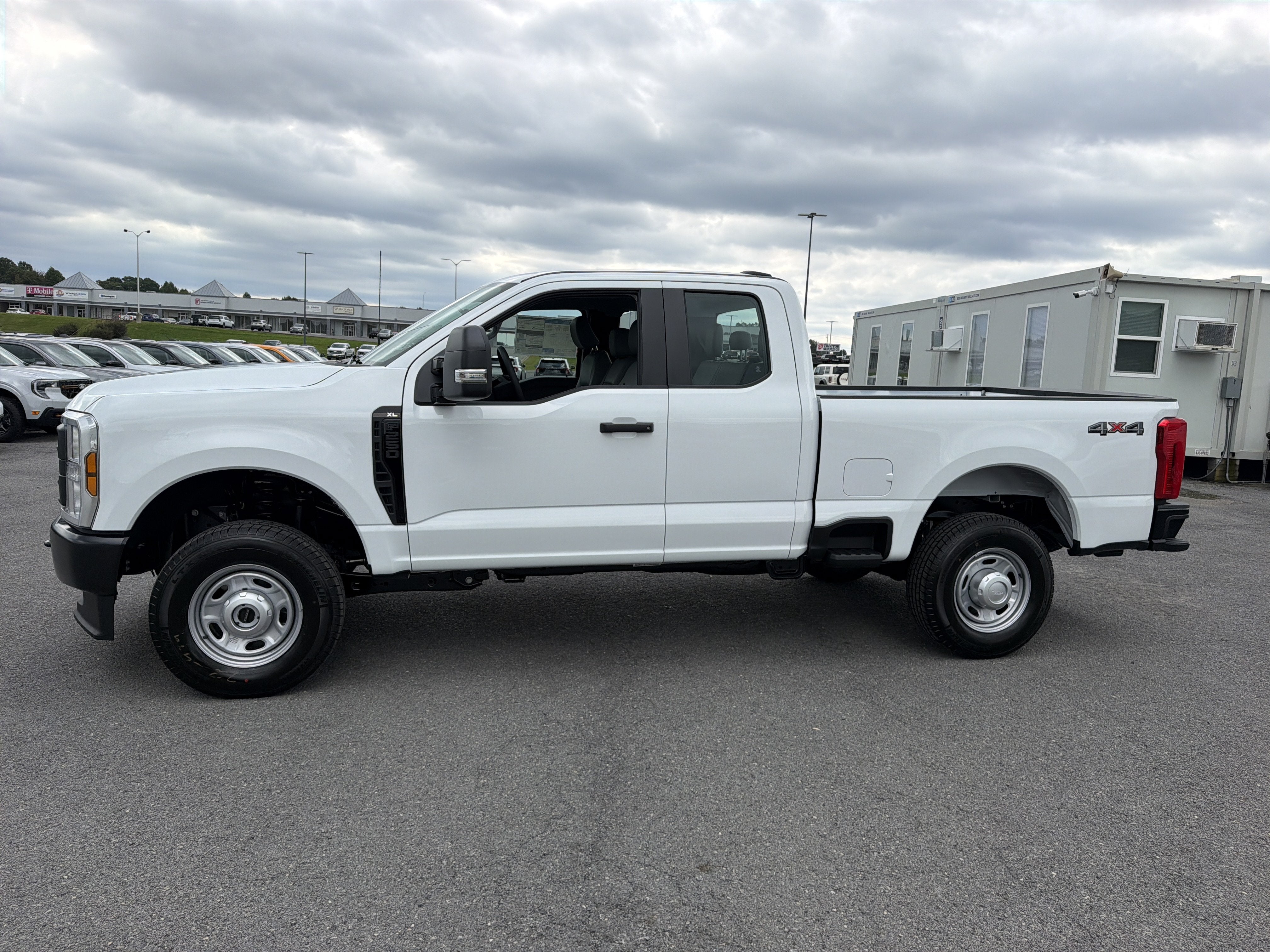 2027 Ford Super Duty F-250 SRW XL