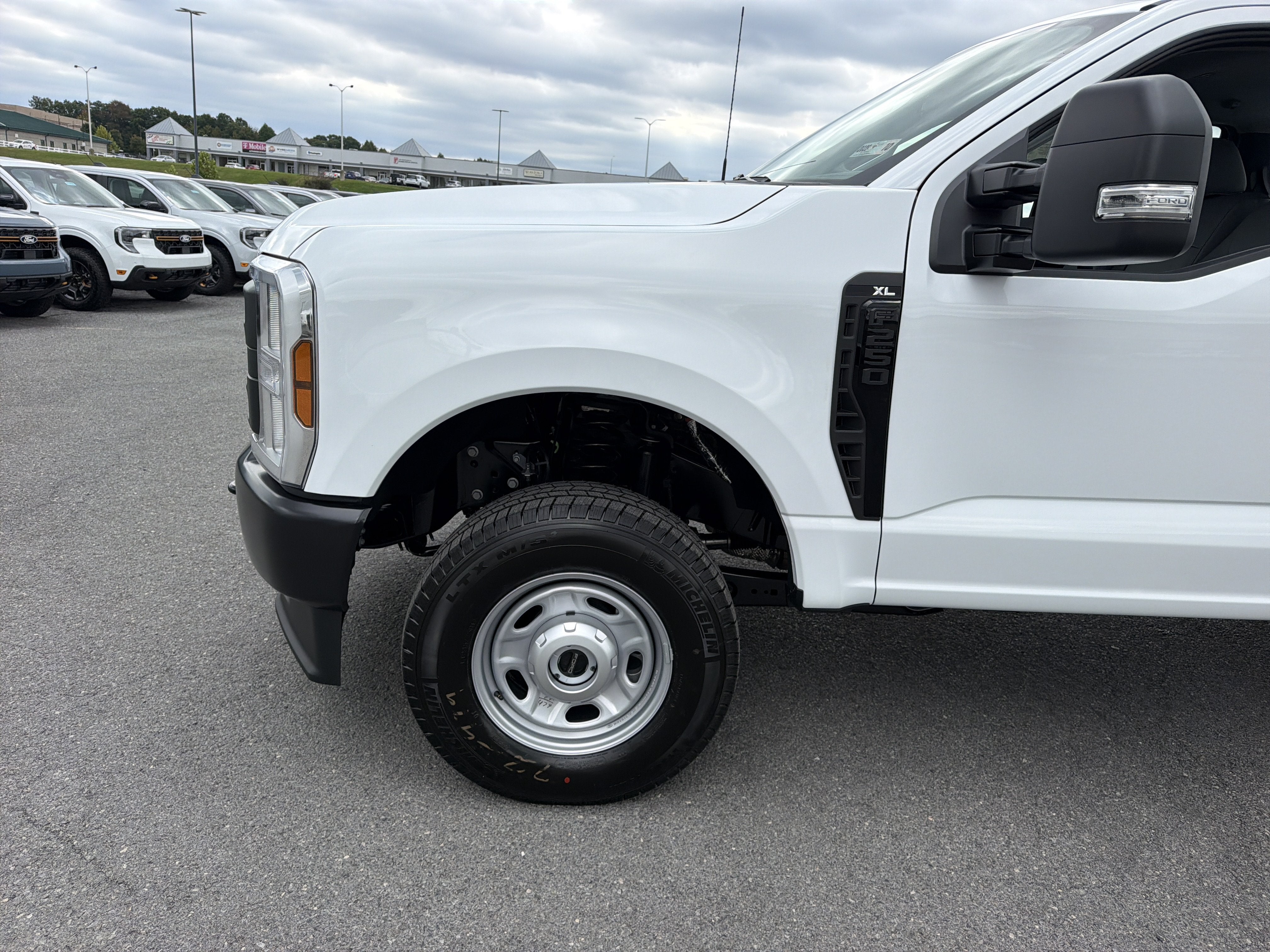 2027 Ford Super Duty F-250 SRW XL