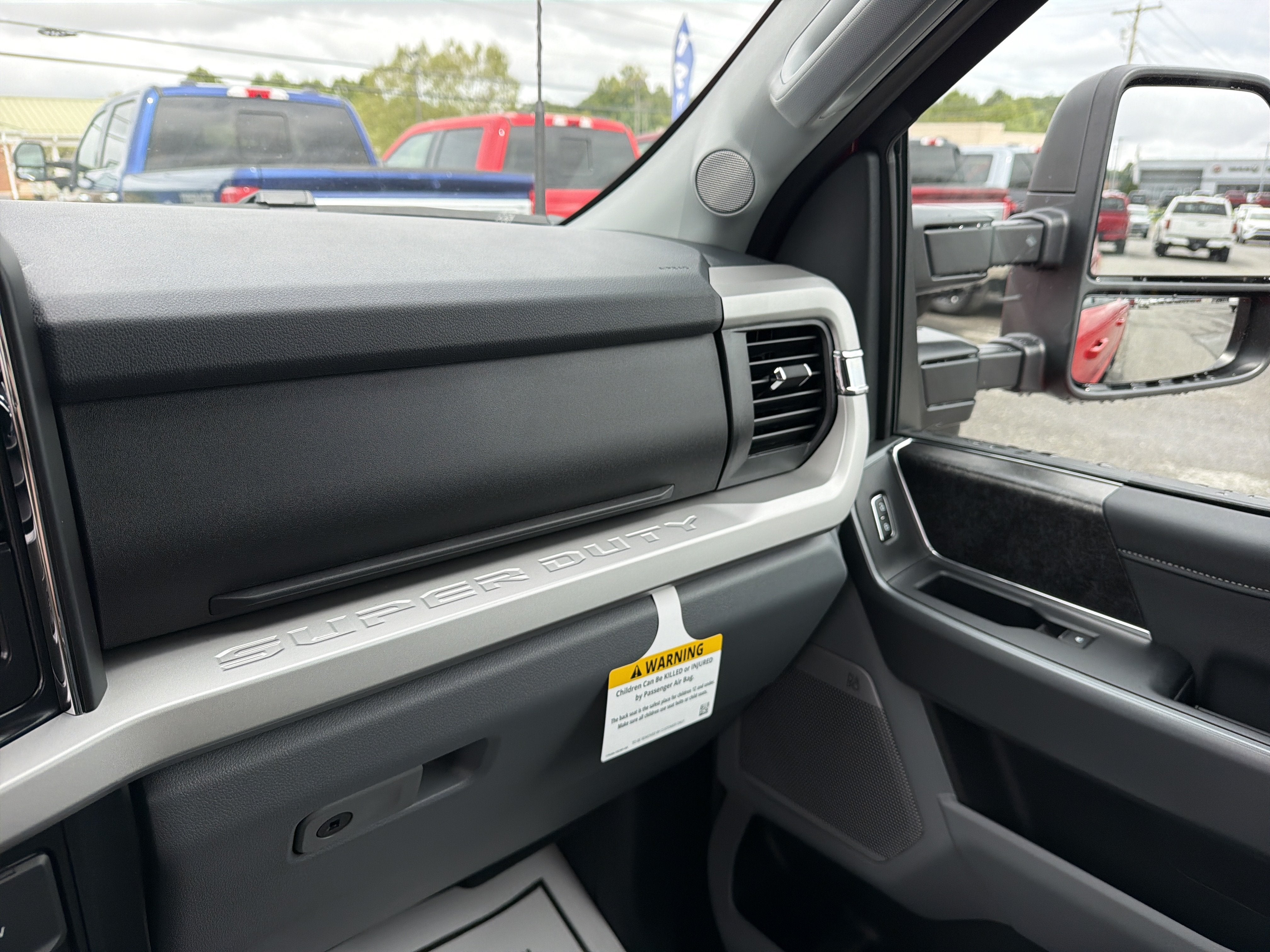 2027 Ford Super Duty F-250 SRW XLT