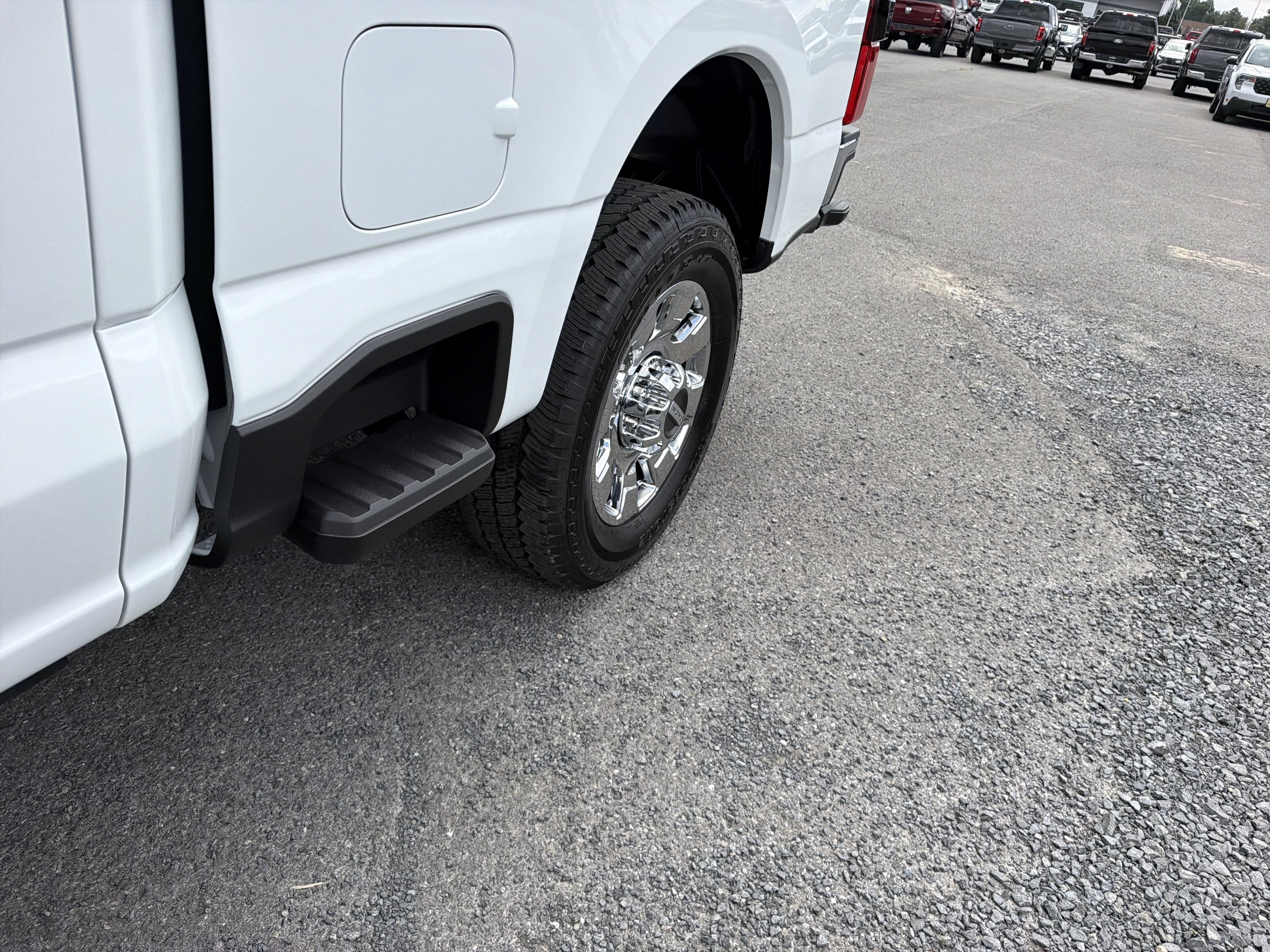 2027 Ford Super Duty F-350 SRW LARIAT