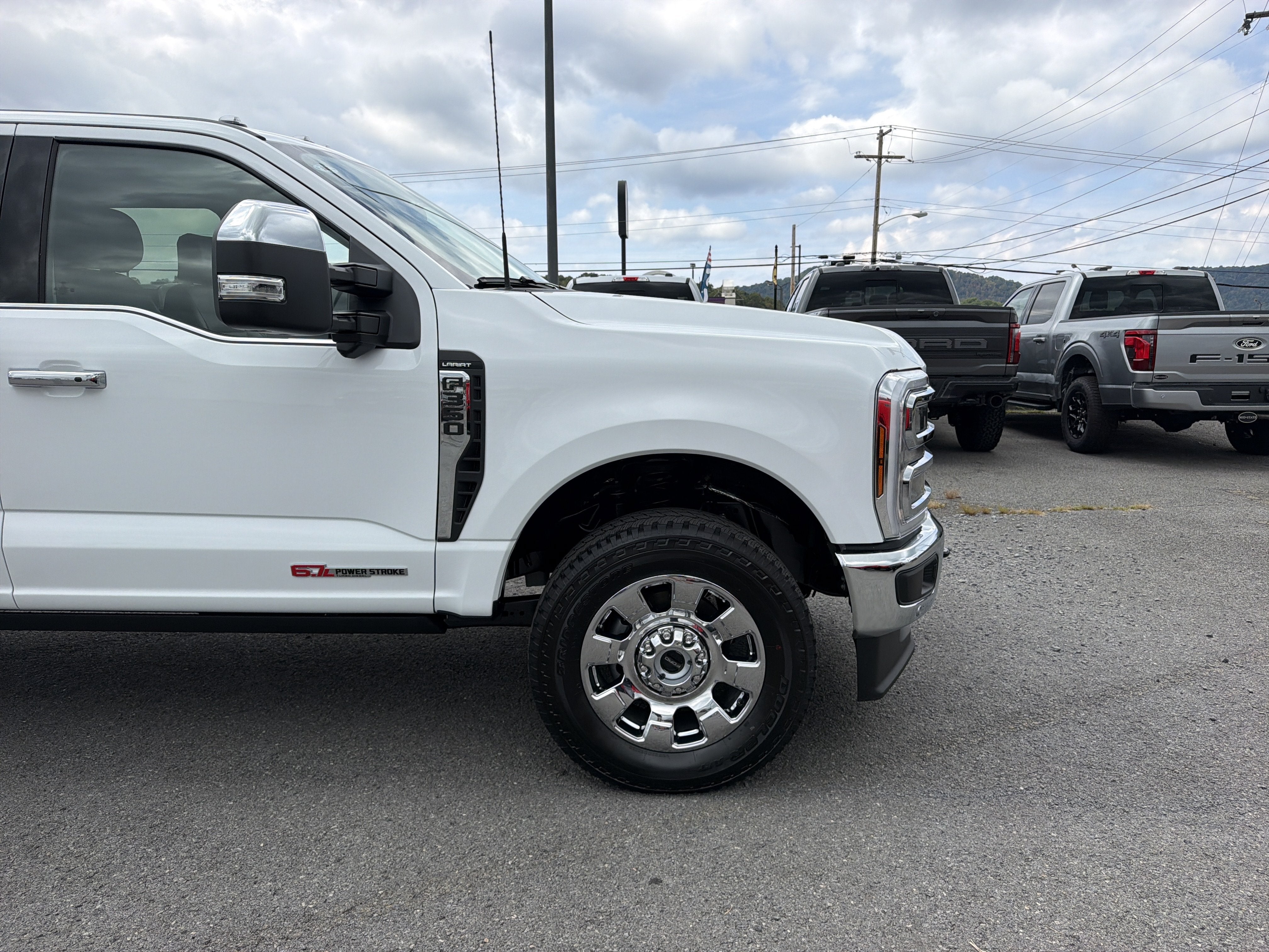 2027 Ford Super Duty F-350 SRW LARIAT