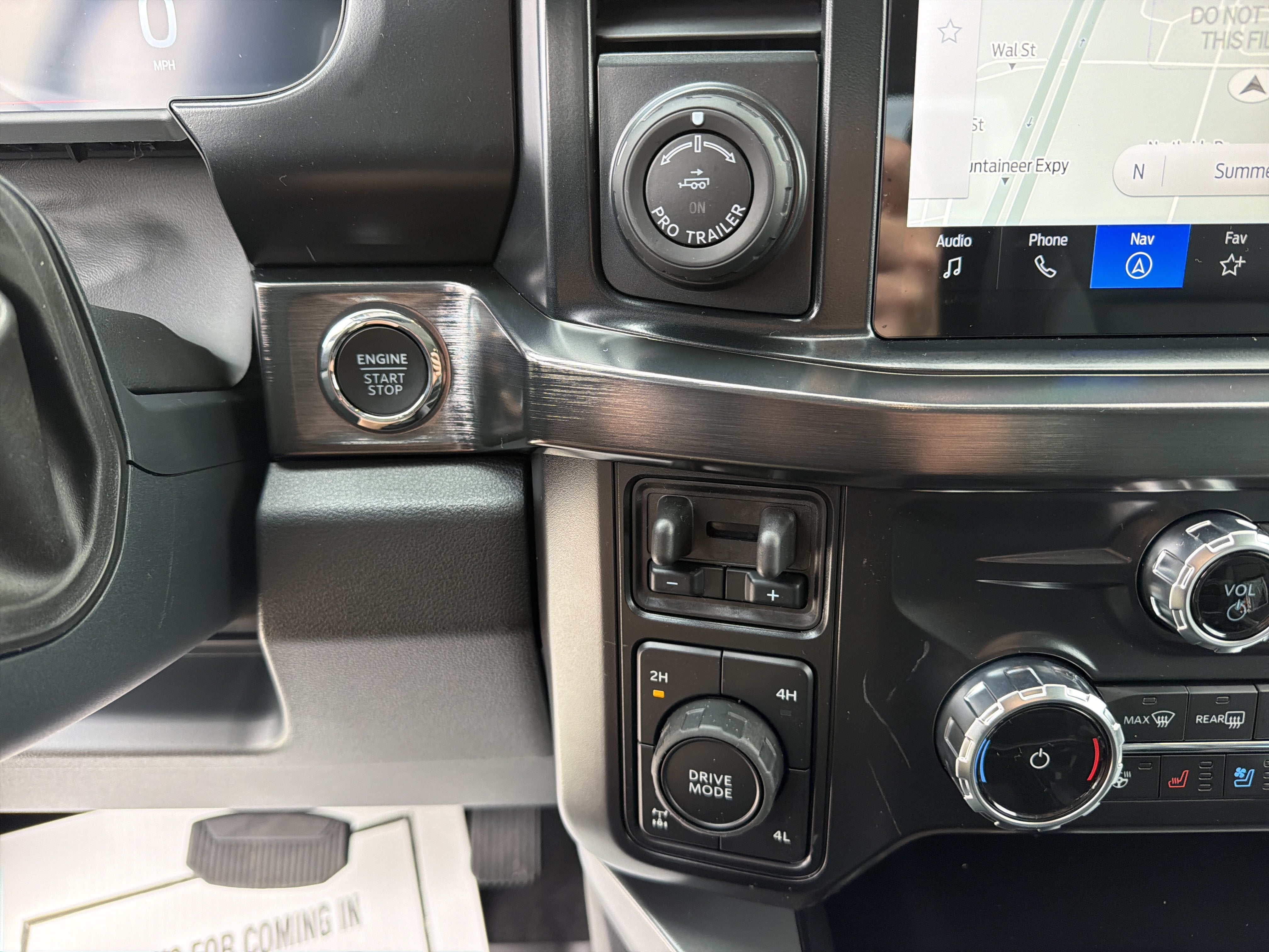 2027 Ford Super Duty F-350 SRW LARIAT