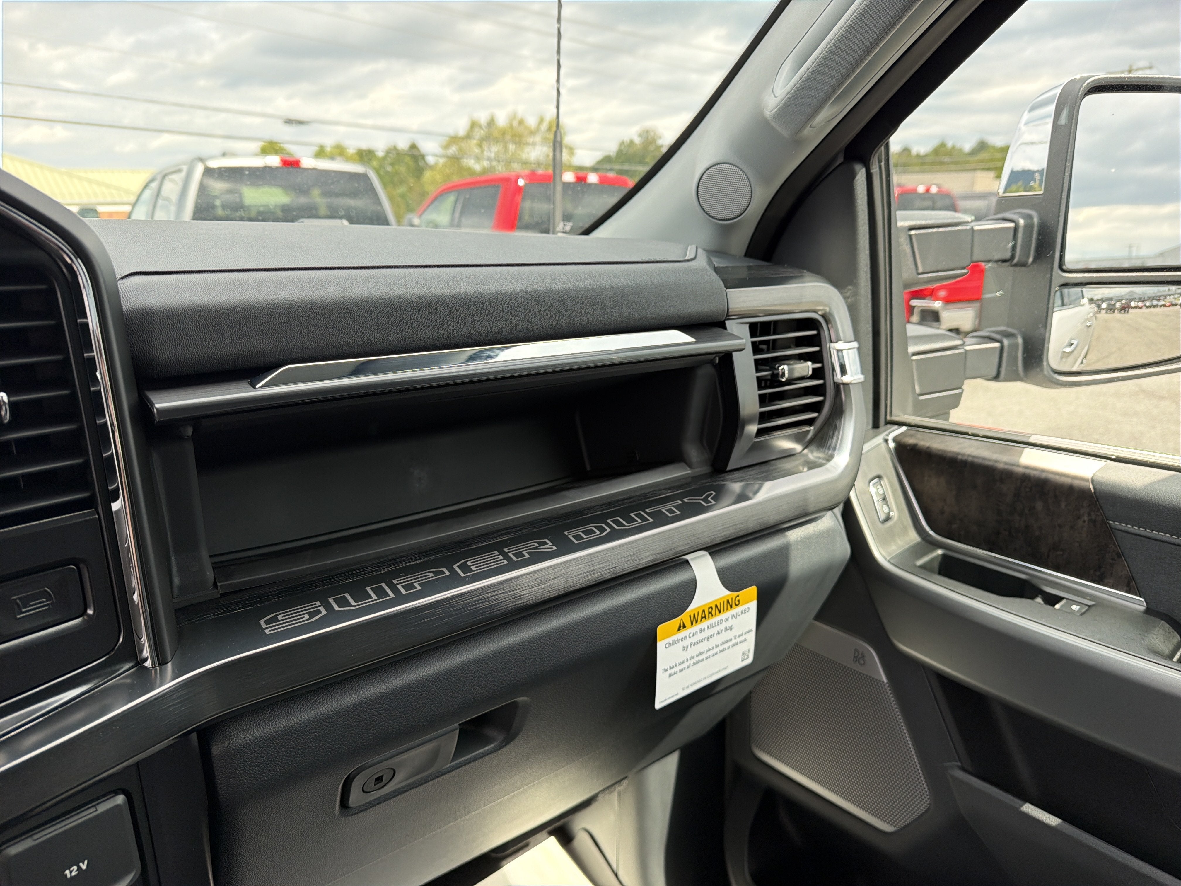 2027 Ford Super Duty F-350 SRW LARIAT