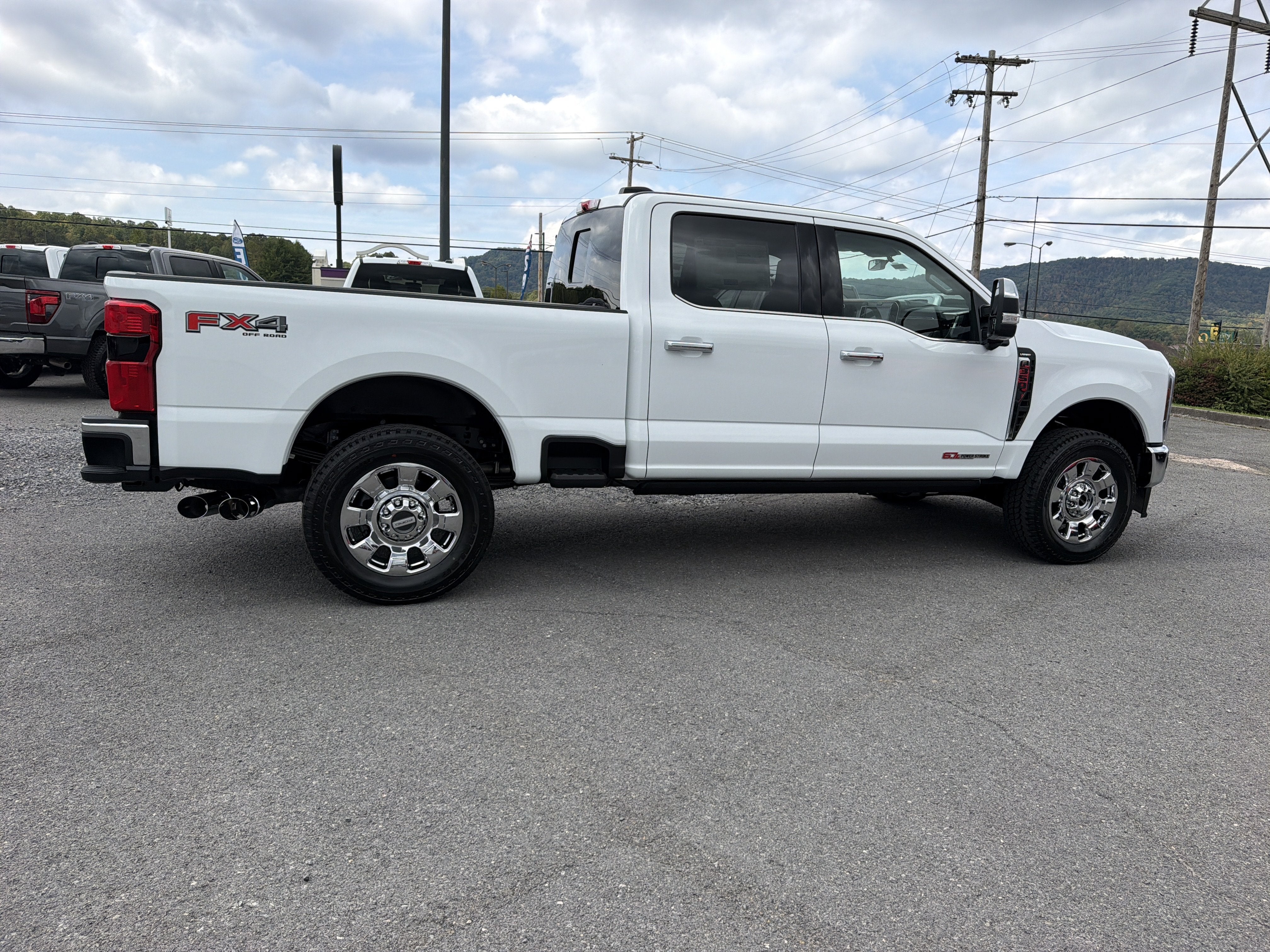 2027 Ford Super Duty F-350 SRW LARIAT