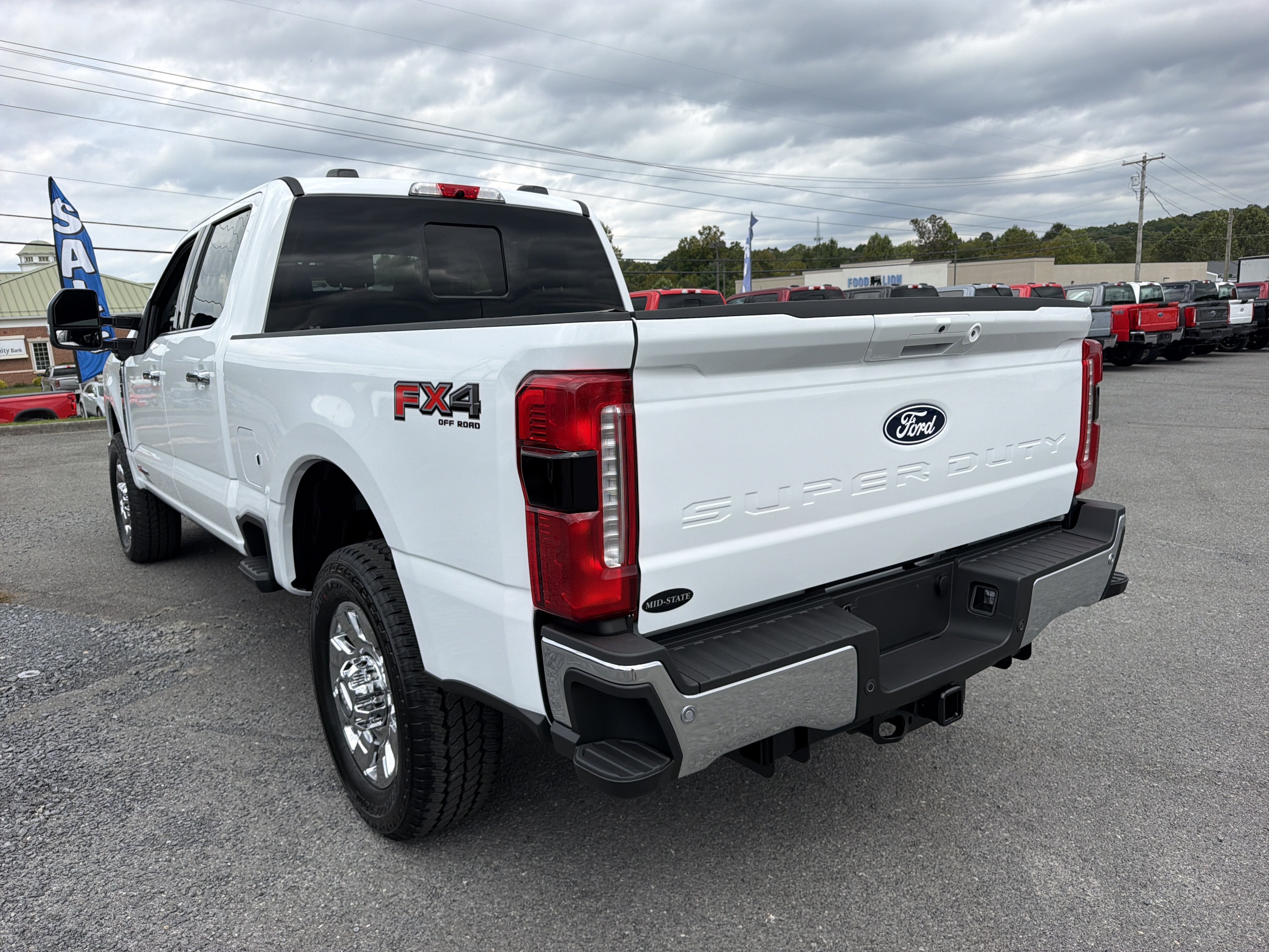 2027 Ford Super Duty F-350 SRW LARIAT