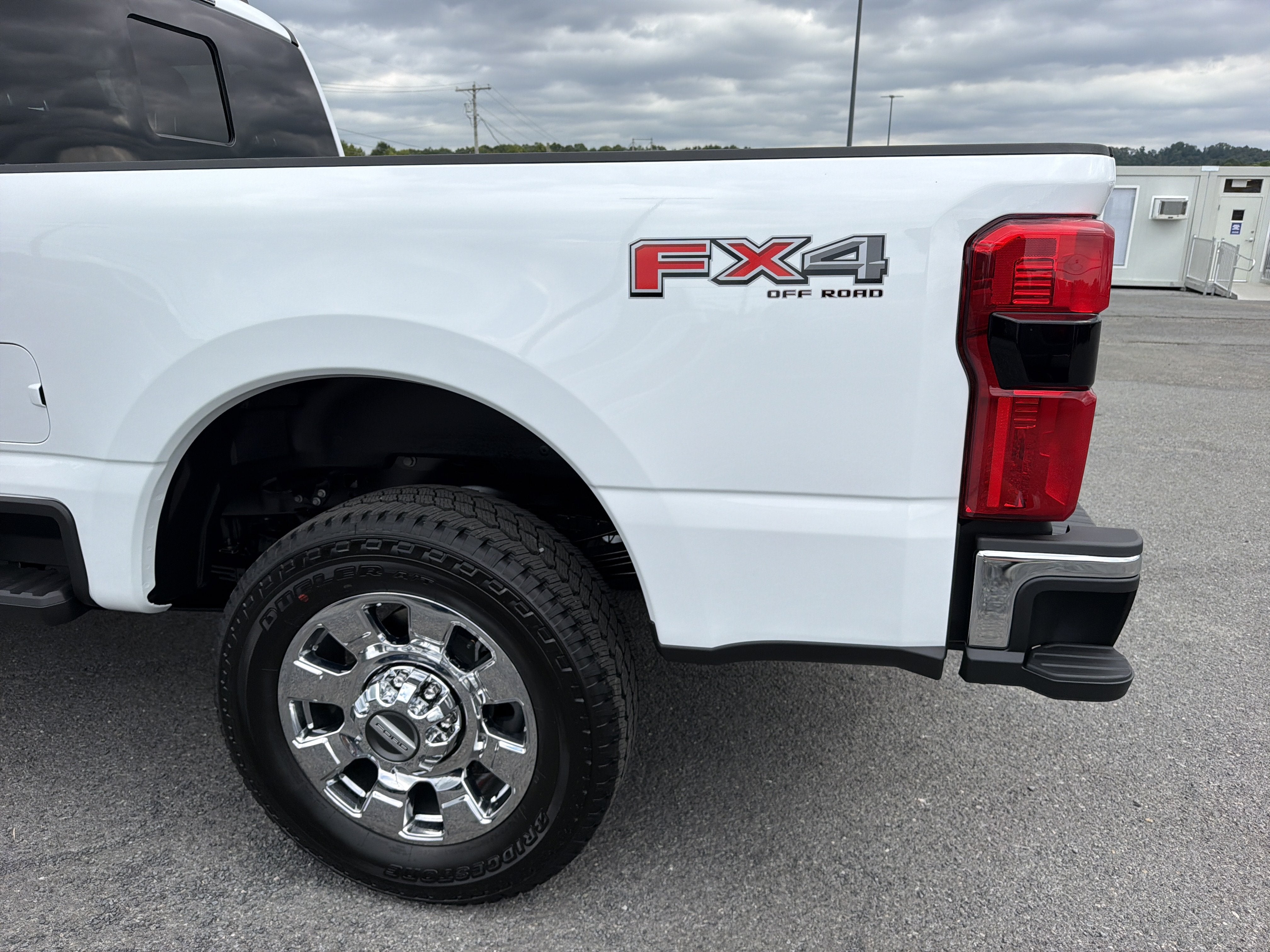 2027 Ford Super Duty F-350 SRW LARIAT