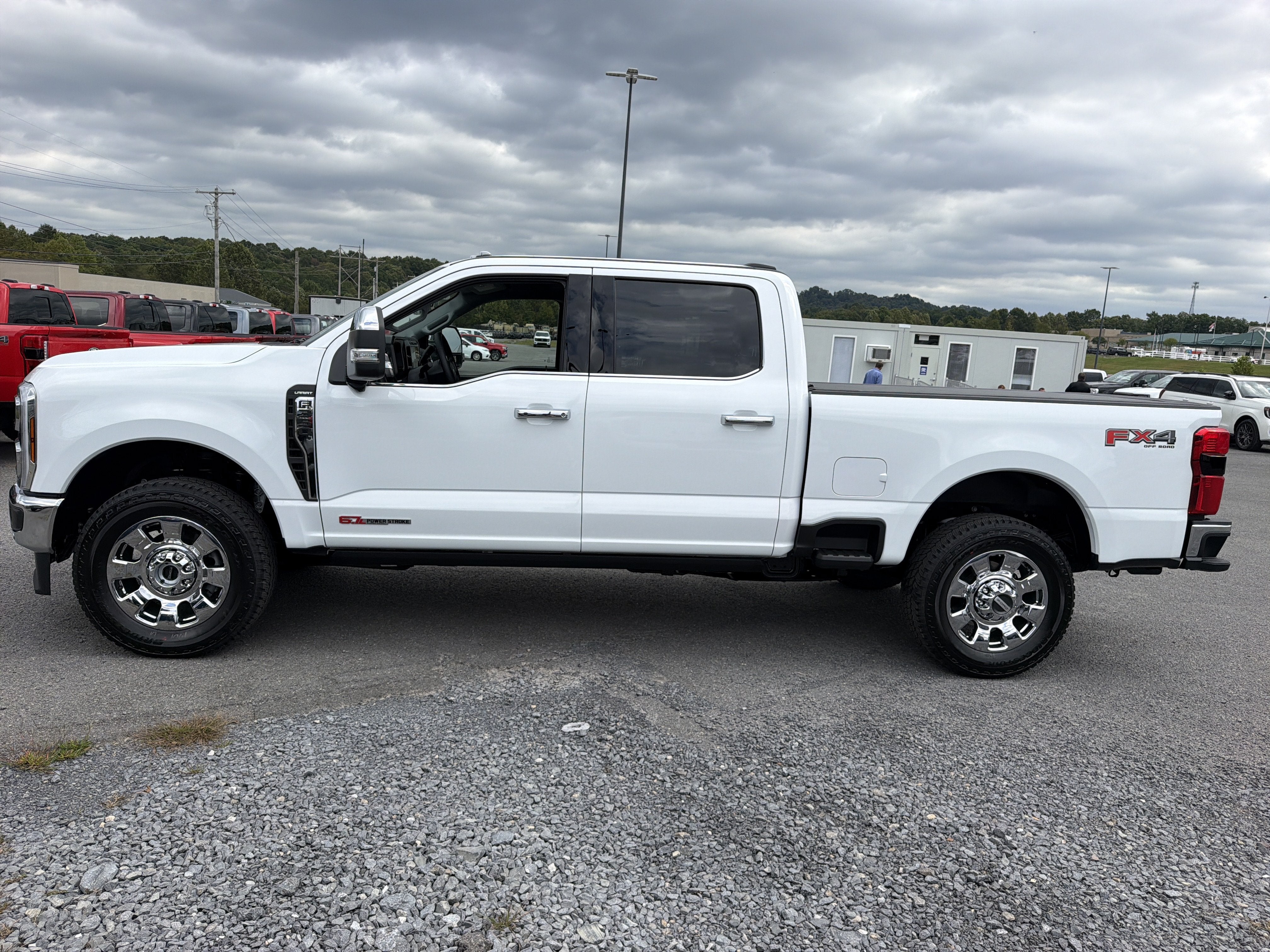 2027 Ford Super Duty F-350 SRW LARIAT